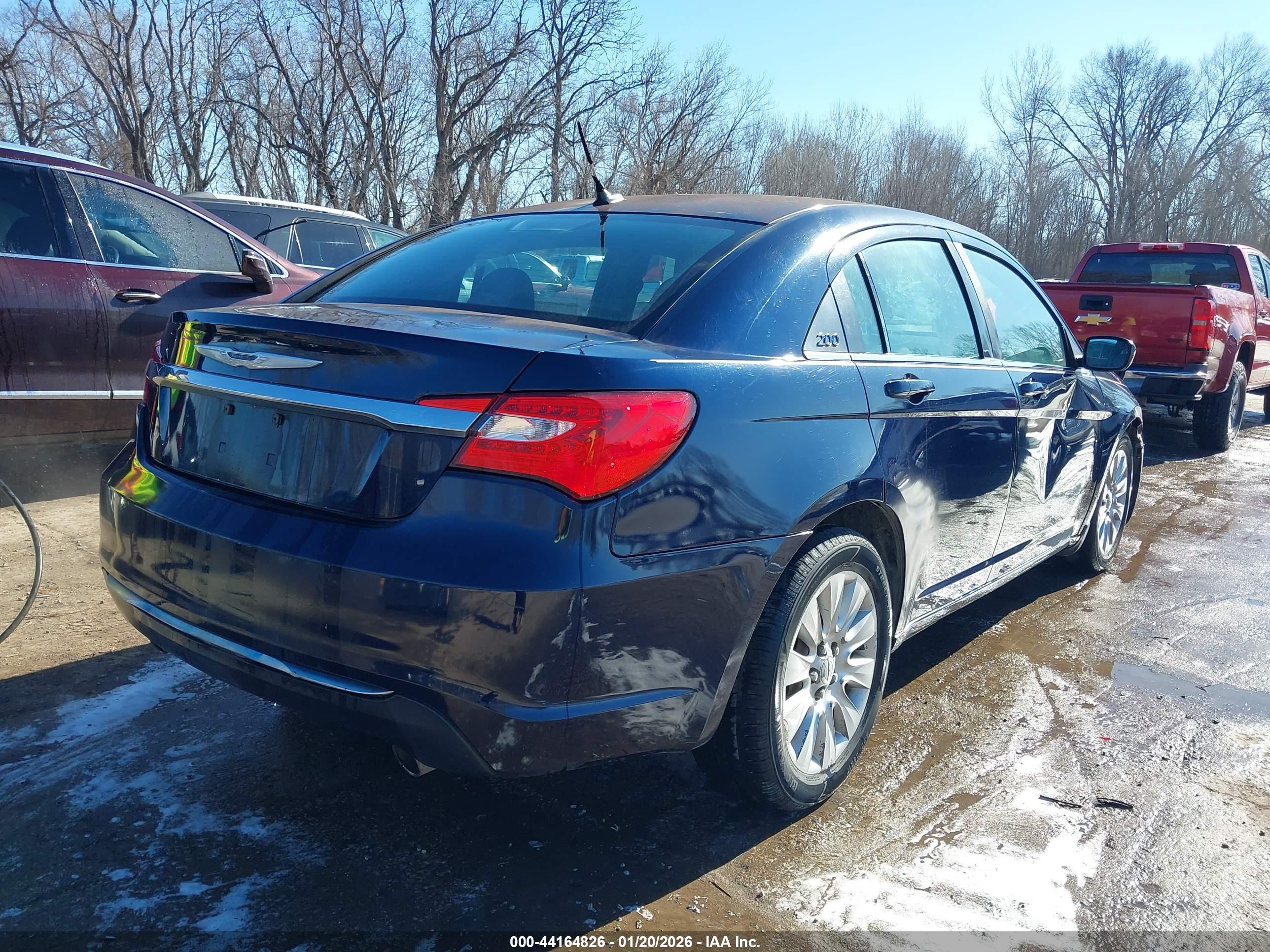 CHRYSLER 200 image 4
