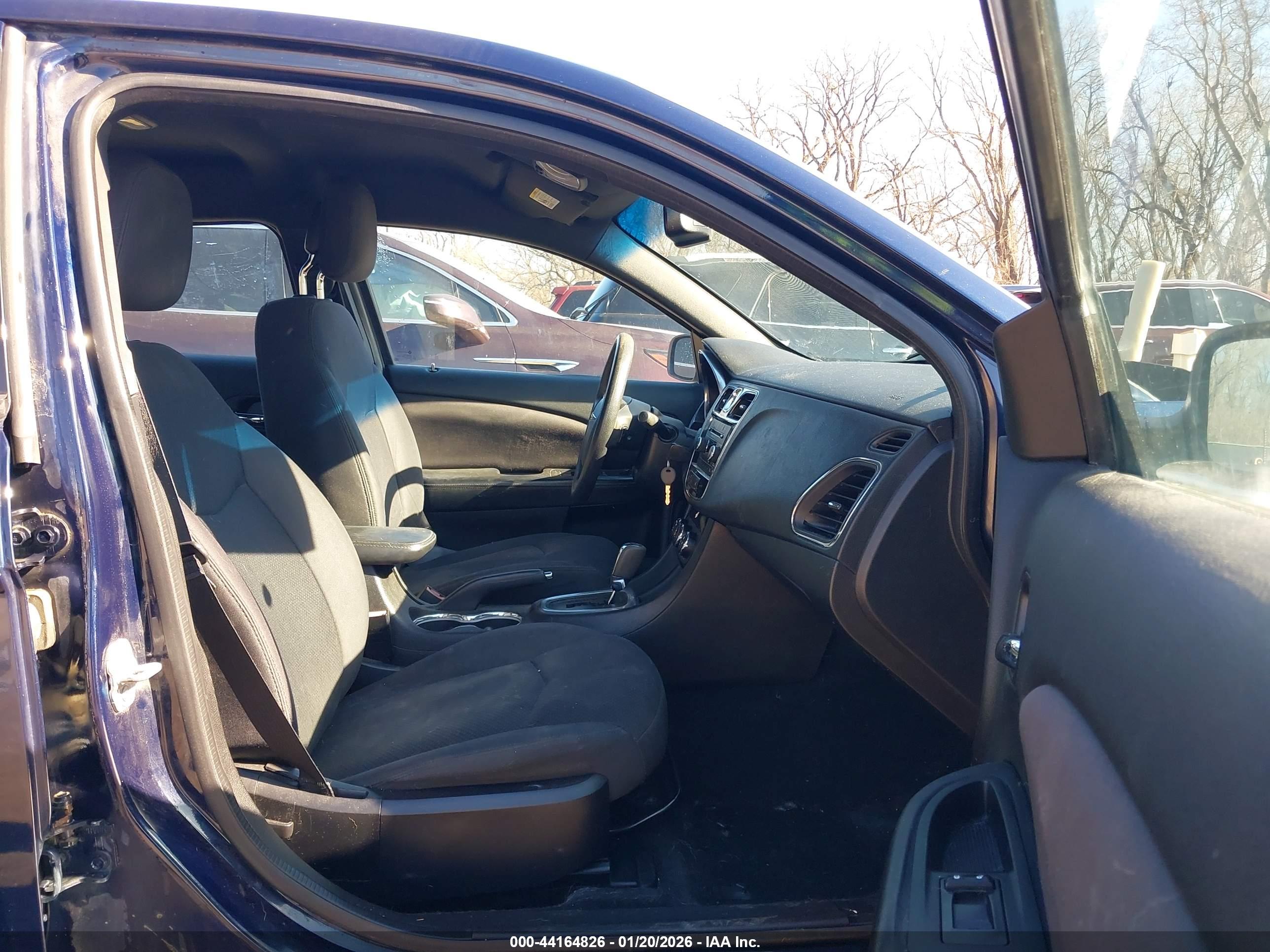 CHRYSLER 200 image 5