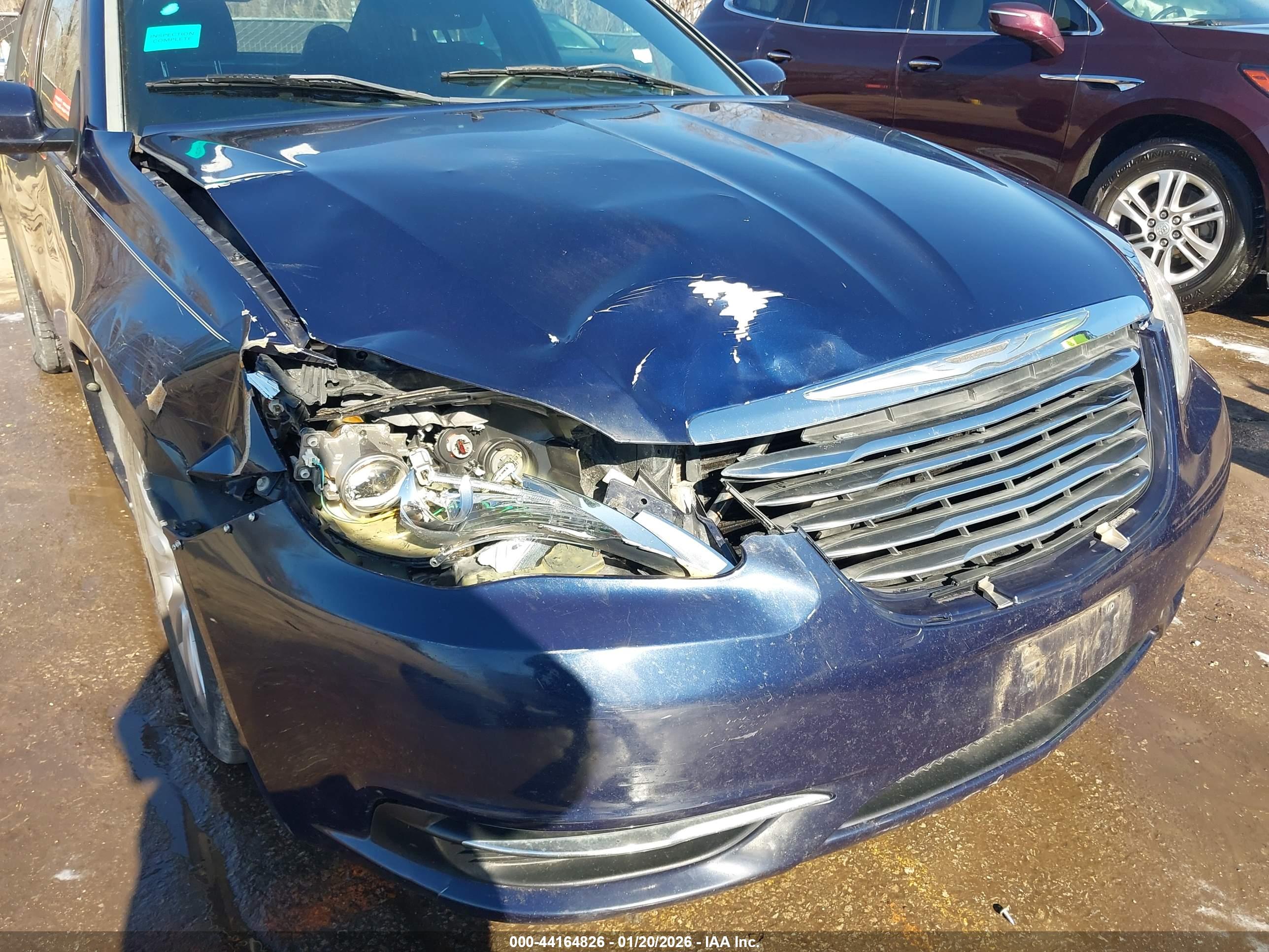 CHRYSLER 200 image 6