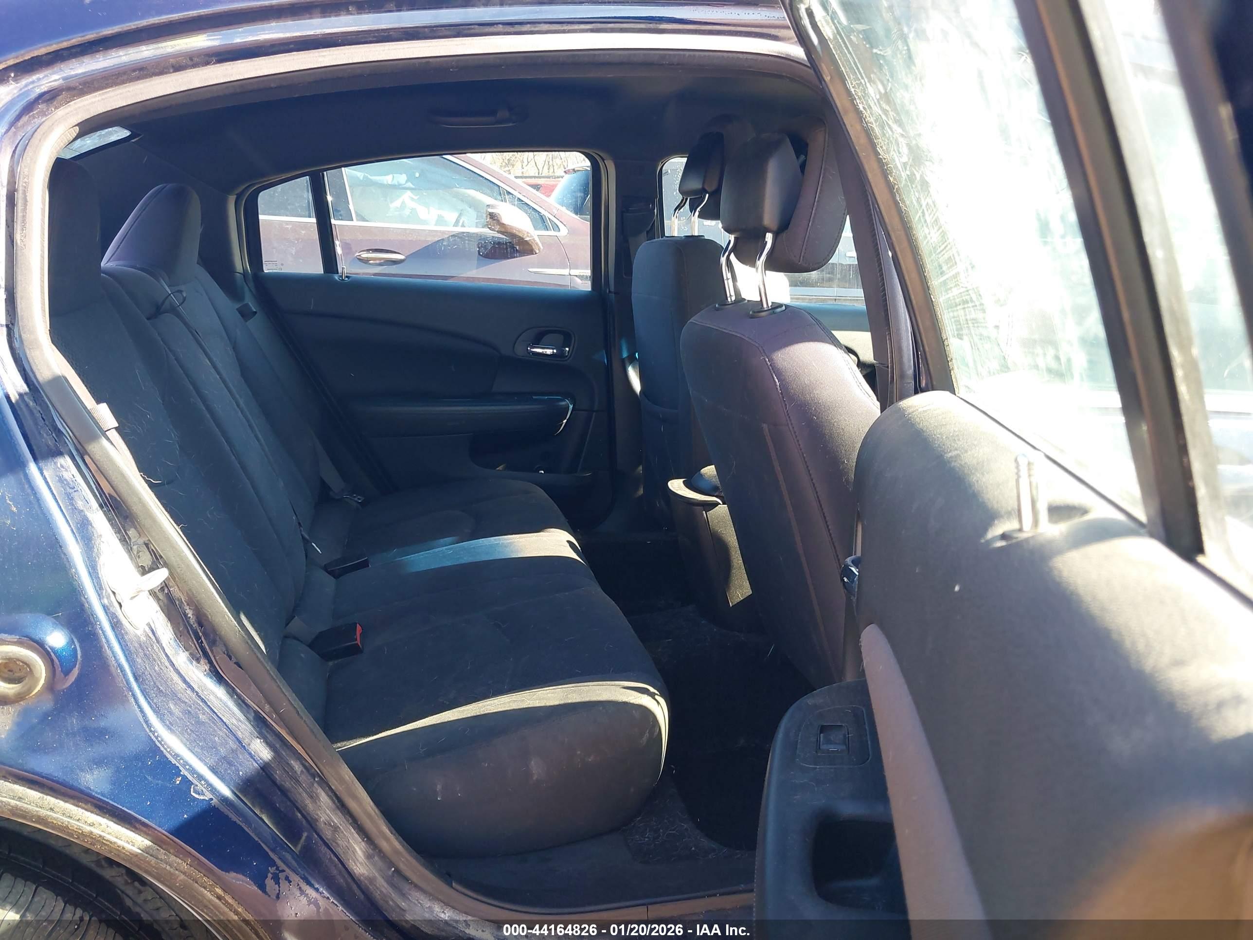 CHRYSLER 200 image 8