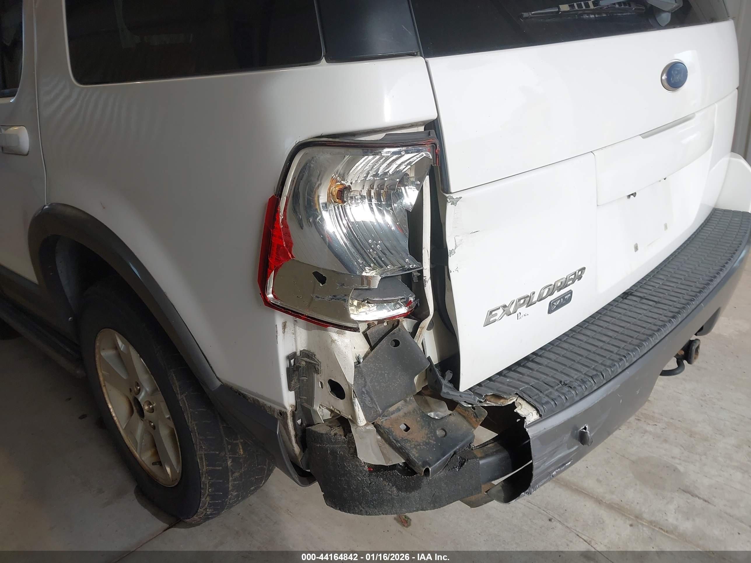 FORD EXPLORER image 6