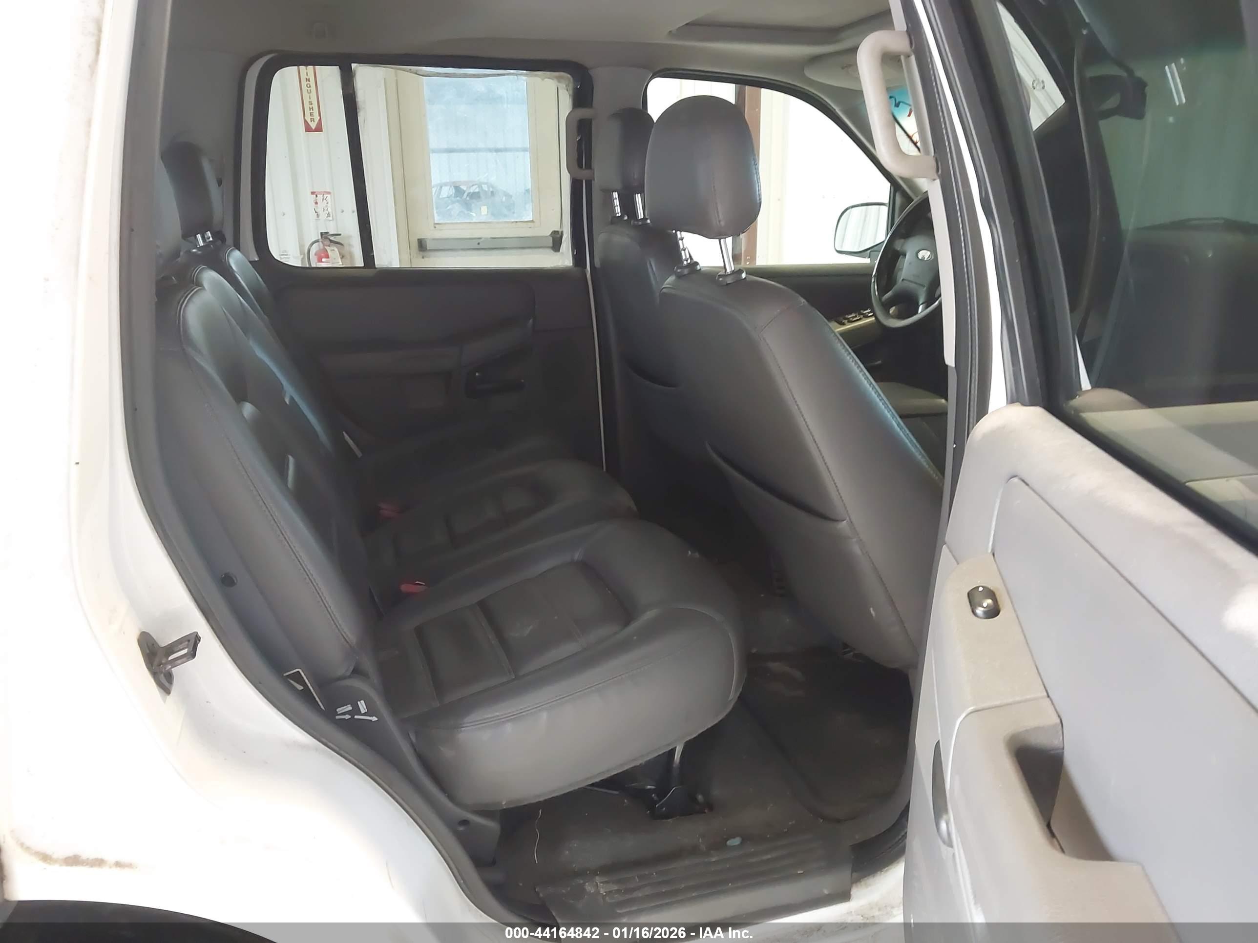 FORD EXPLORER image 8