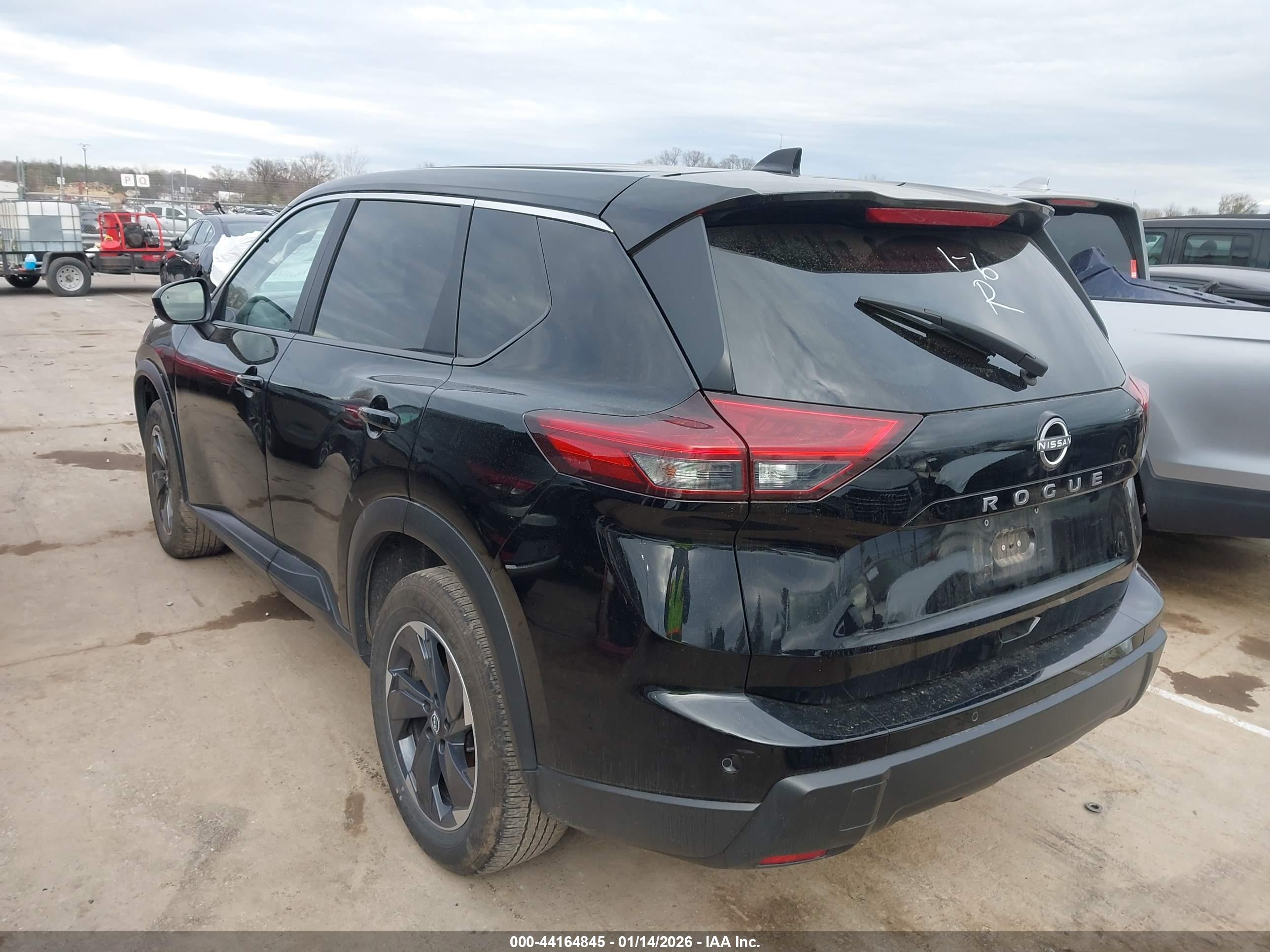 NISSAN ROGUE image 3