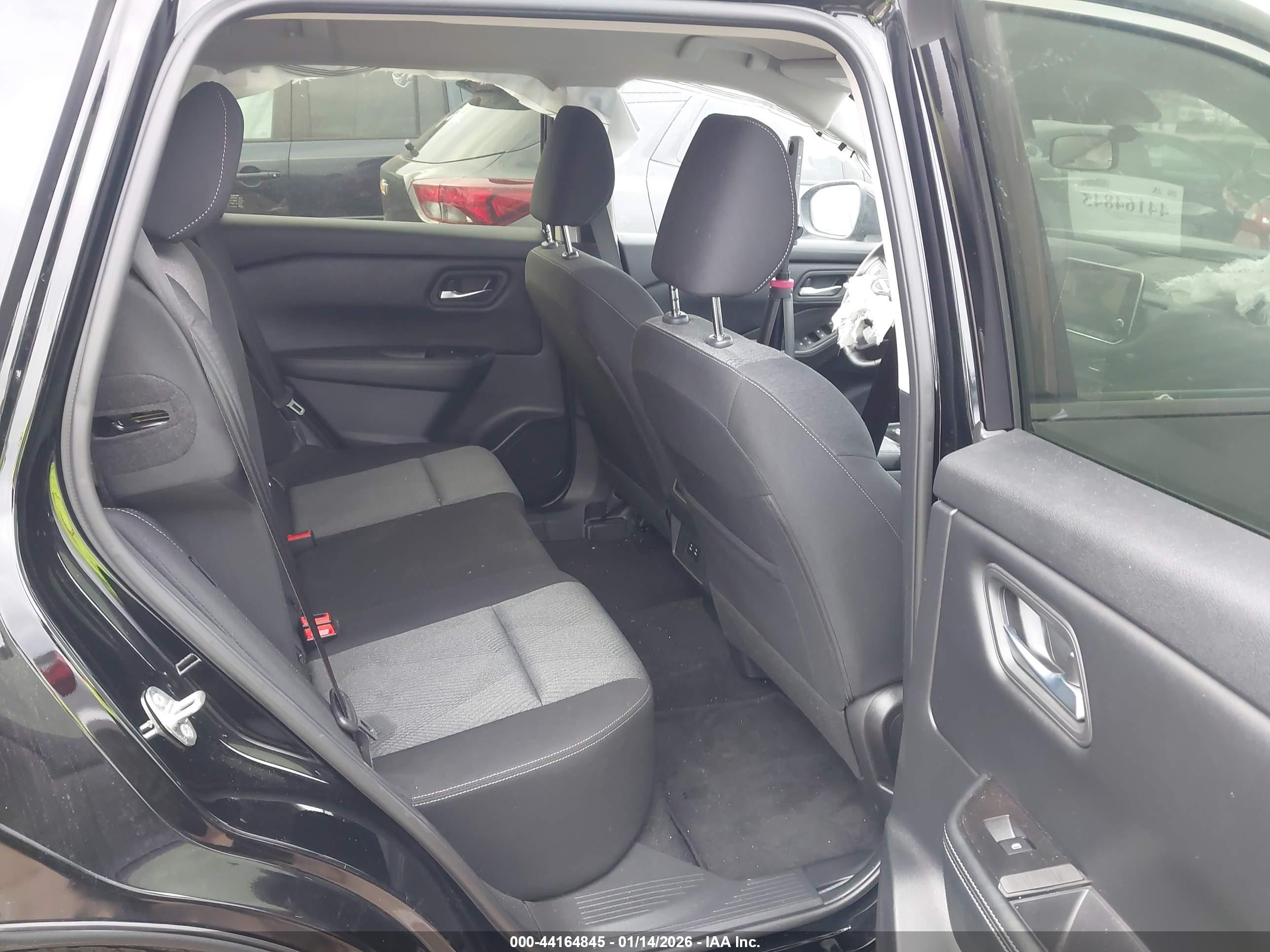 NISSAN ROGUE image 8