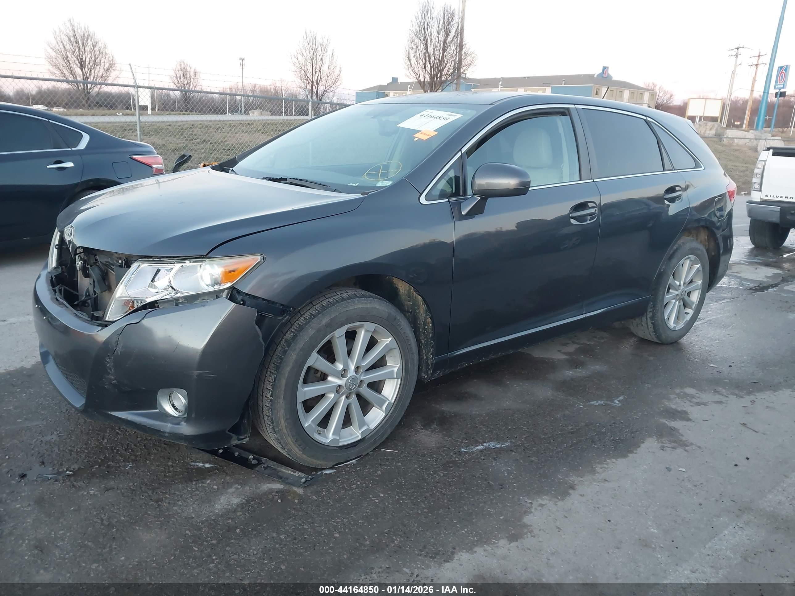 TOYOTA VENZA image 2