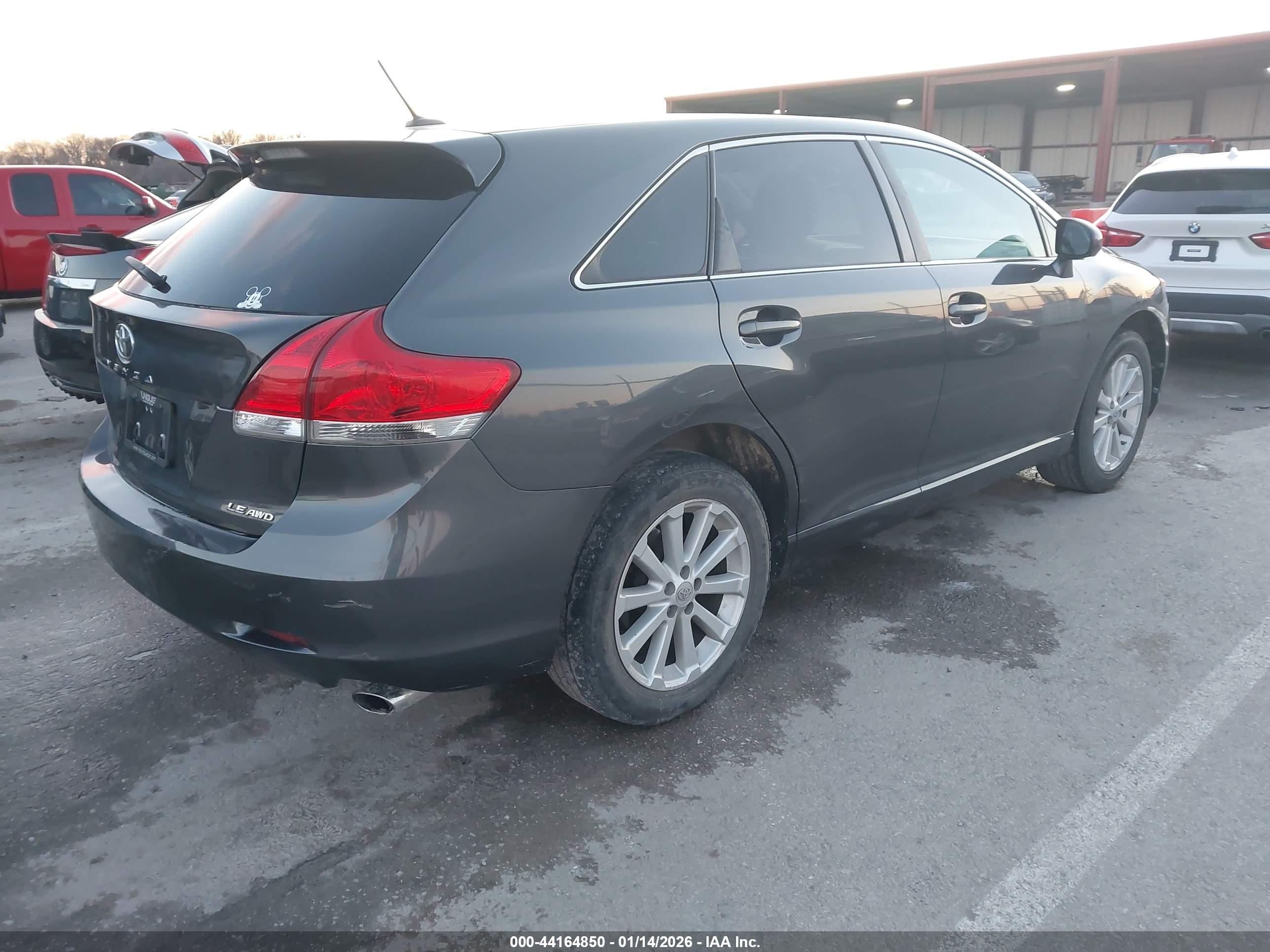 TOYOTA VENZA image 4