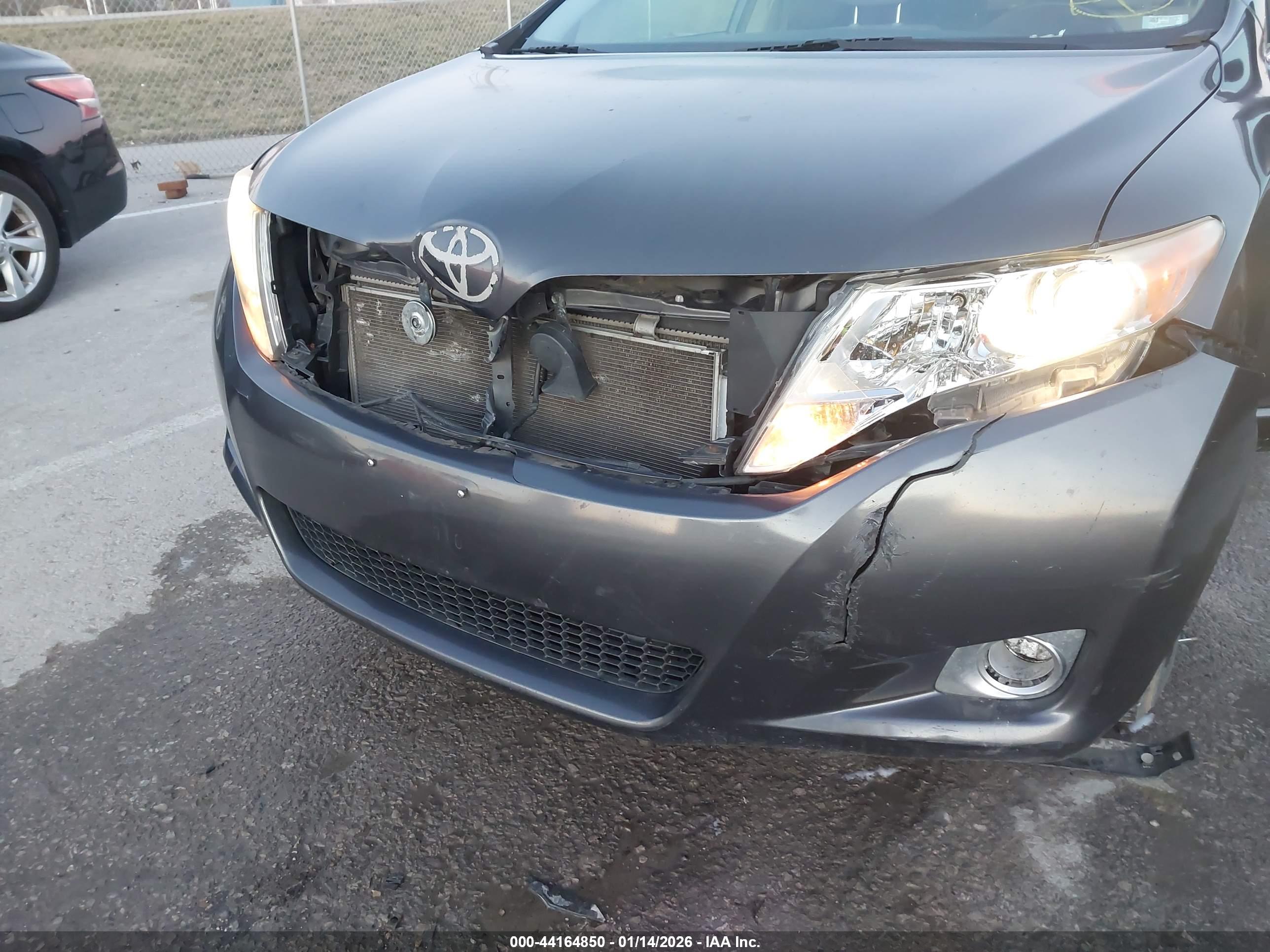 TOYOTA VENZA image 6
