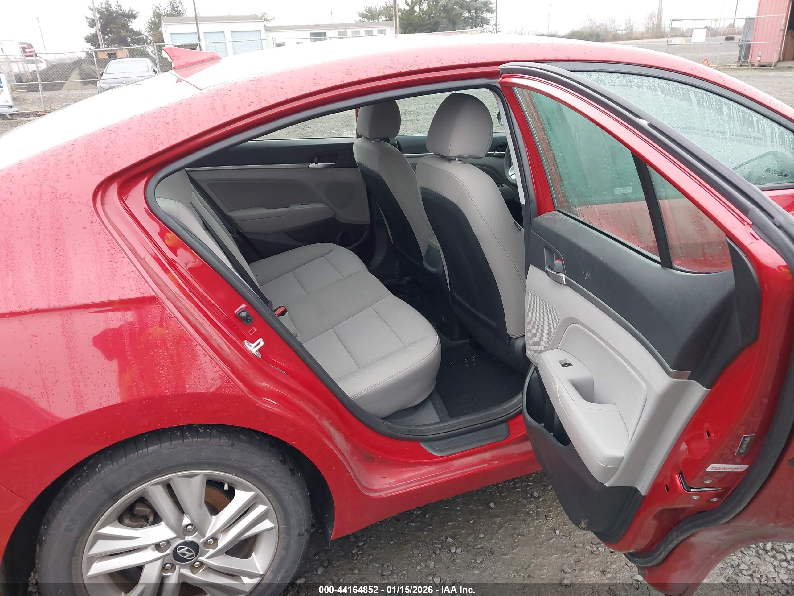 HYUNDAI ELANTRA image 8