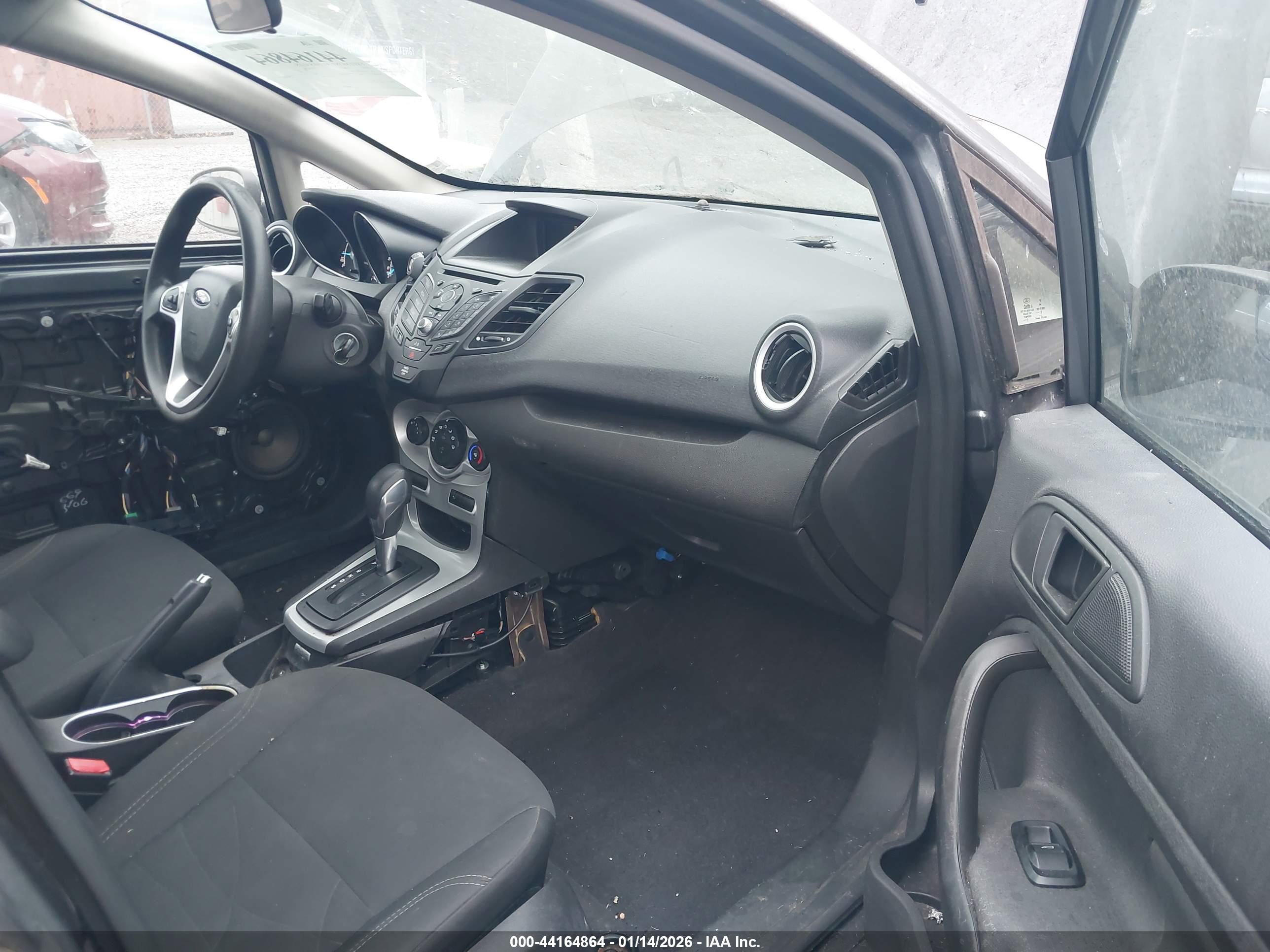 FORD FIESTA image 5