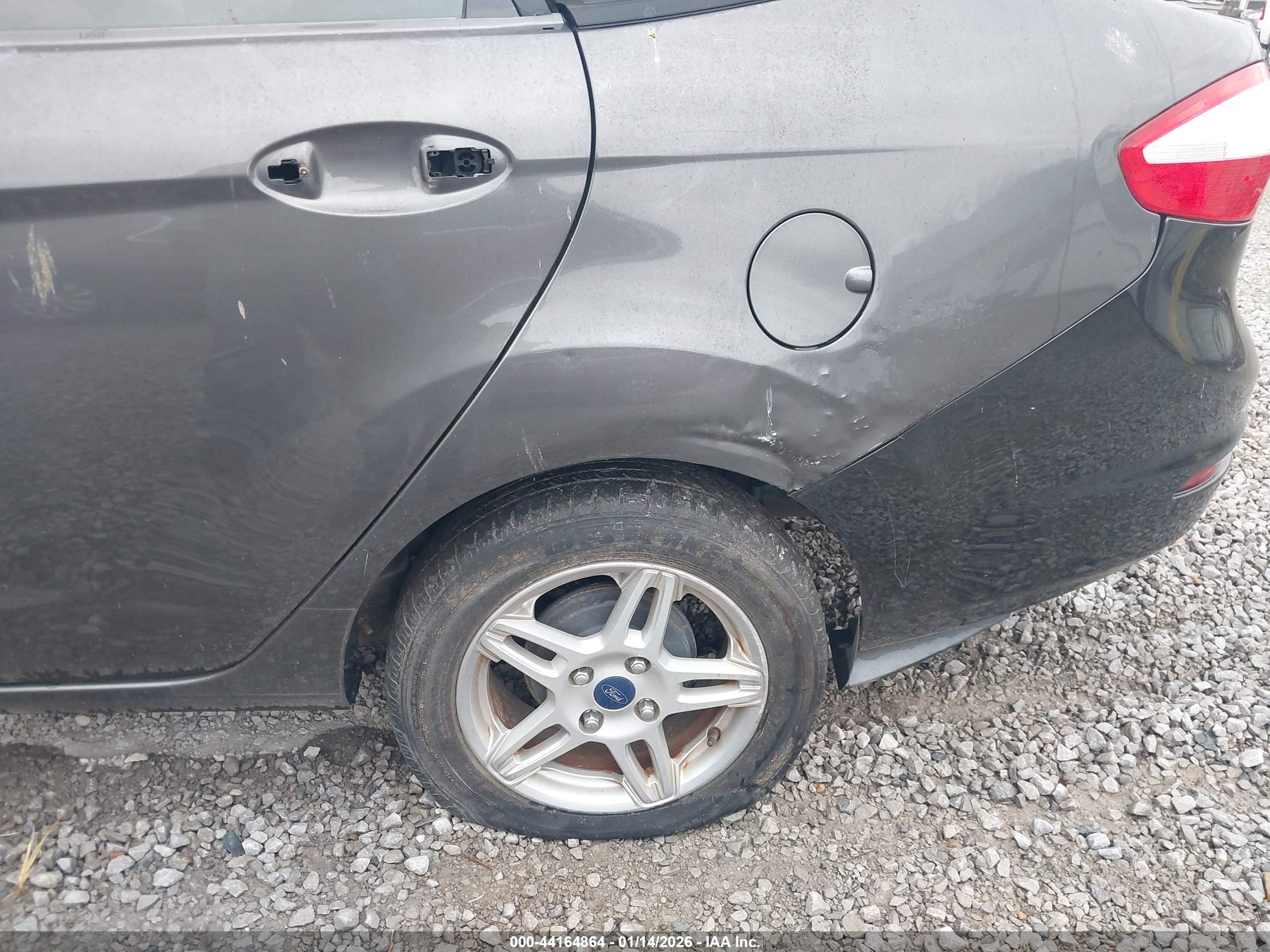 FORD FIESTA image 6
