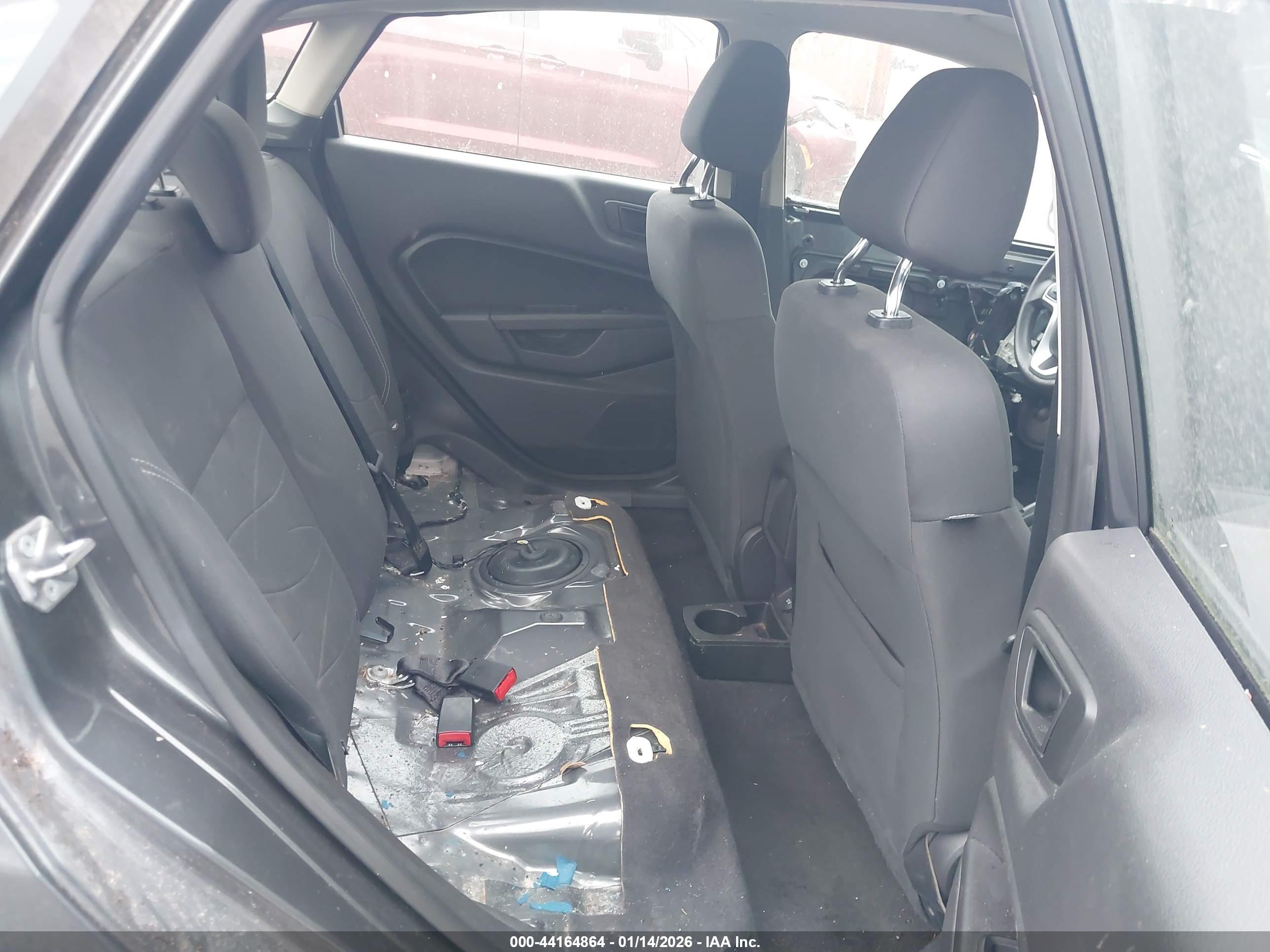 FORD FIESTA image 8