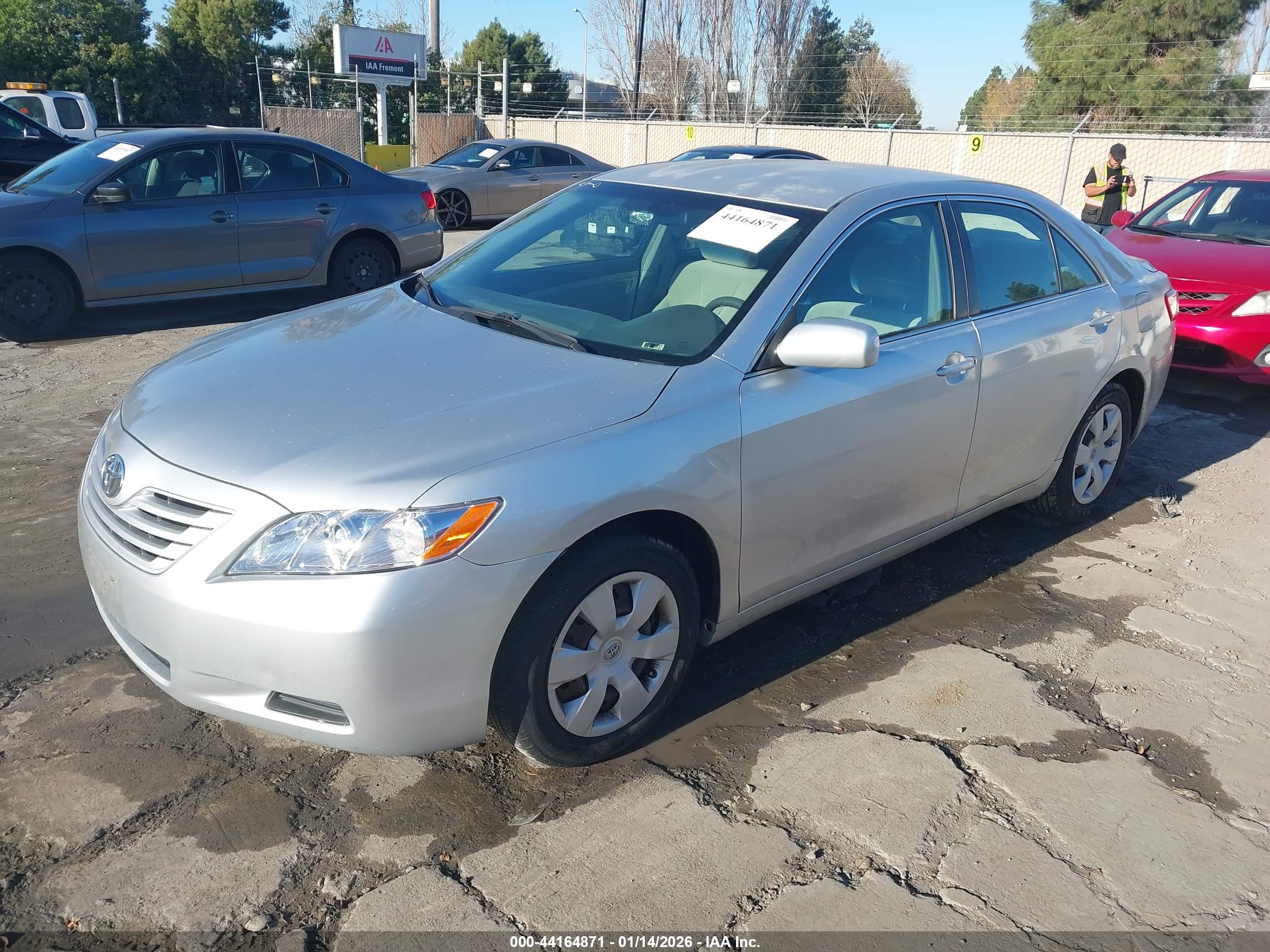 TOYOTA CAMRY image 2