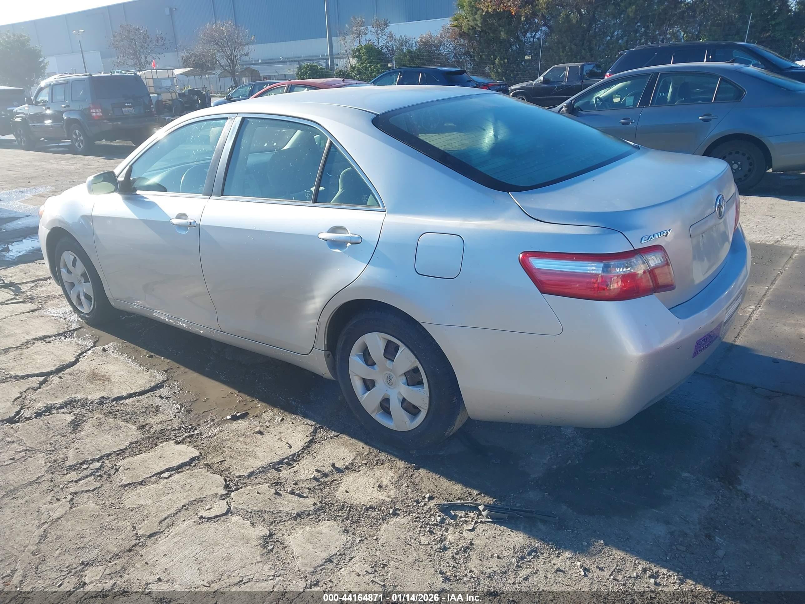 TOYOTA CAMRY image 3