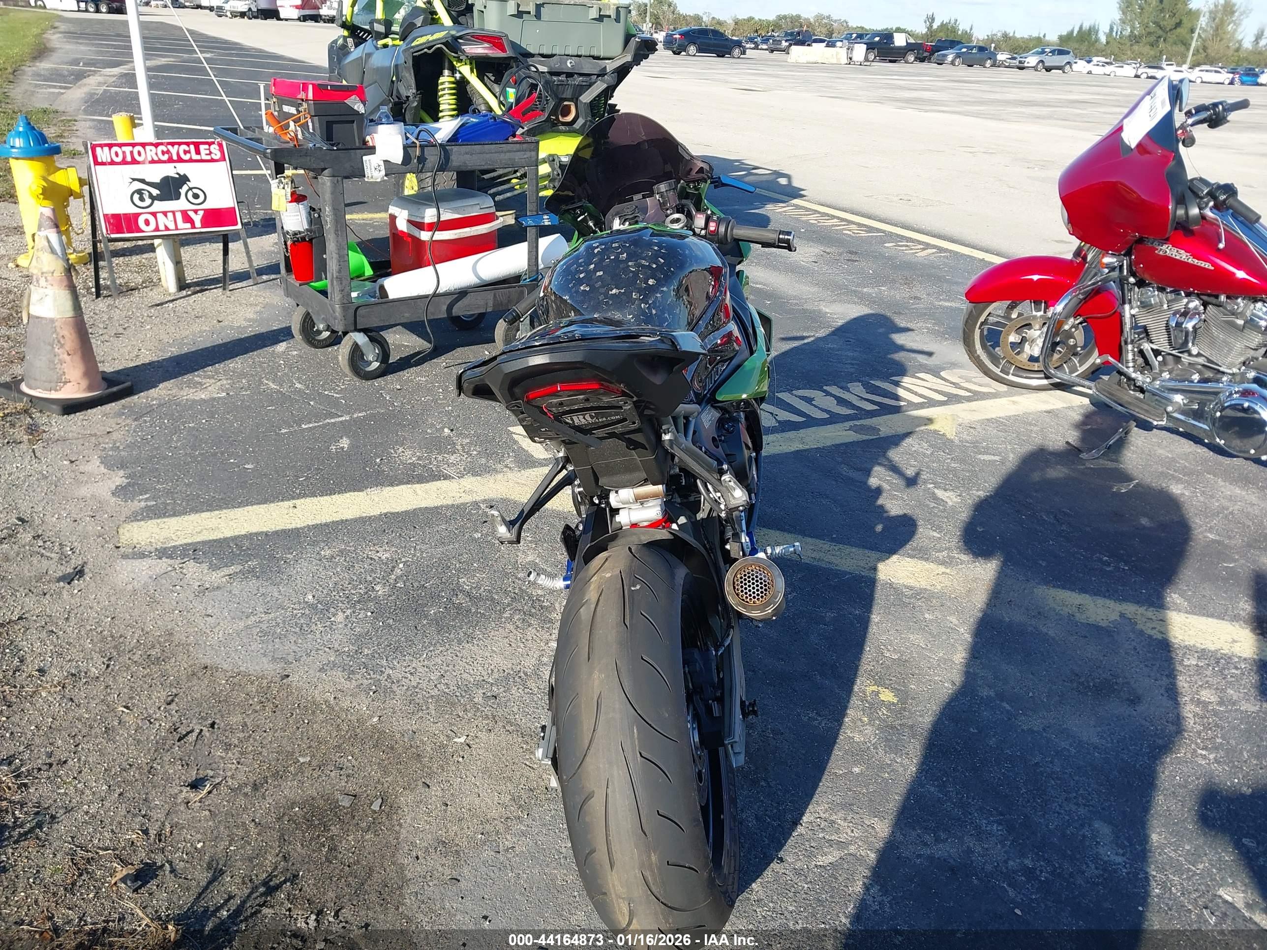 BMW S image 6