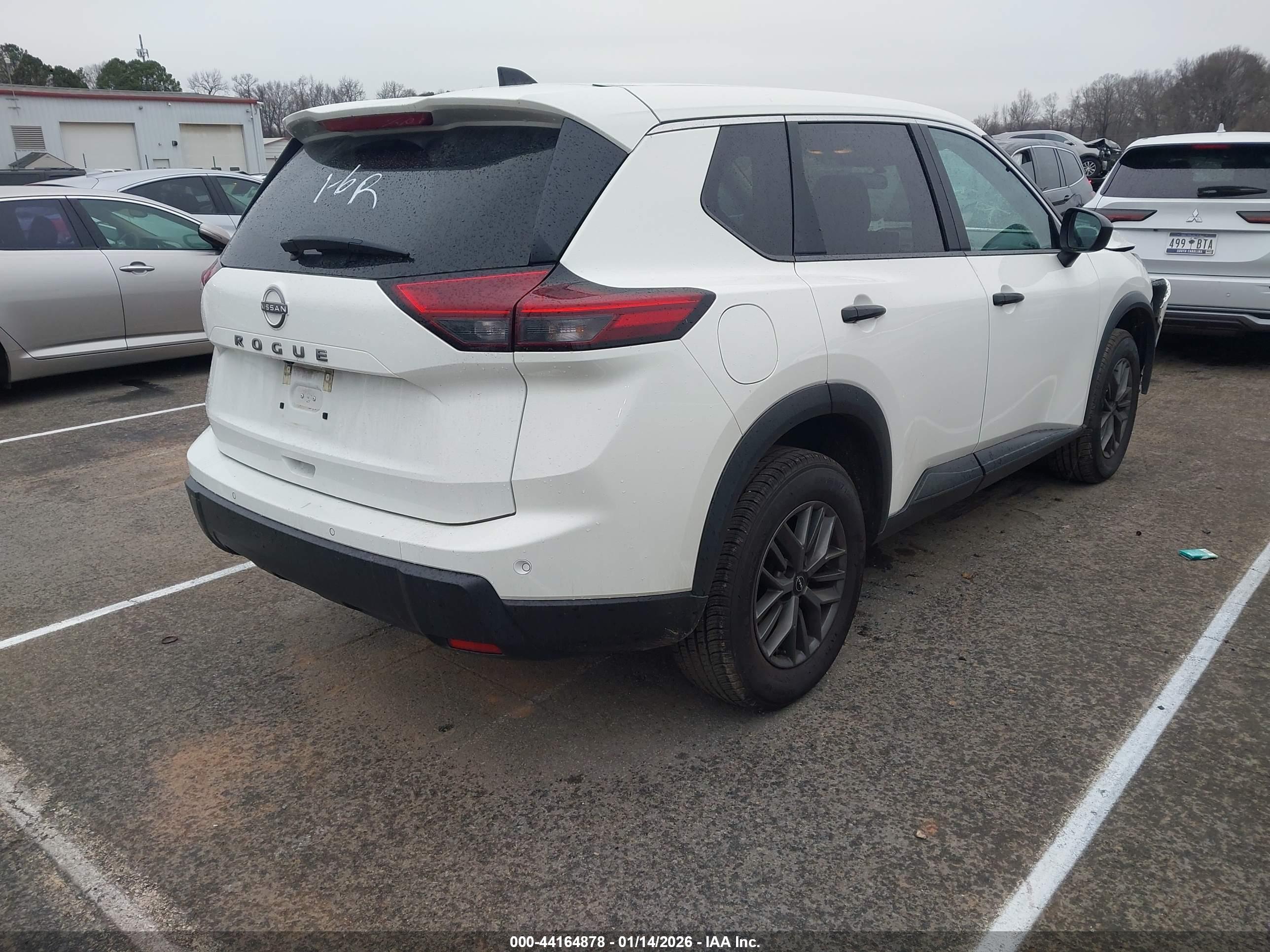 NISSAN ROGUE image 4