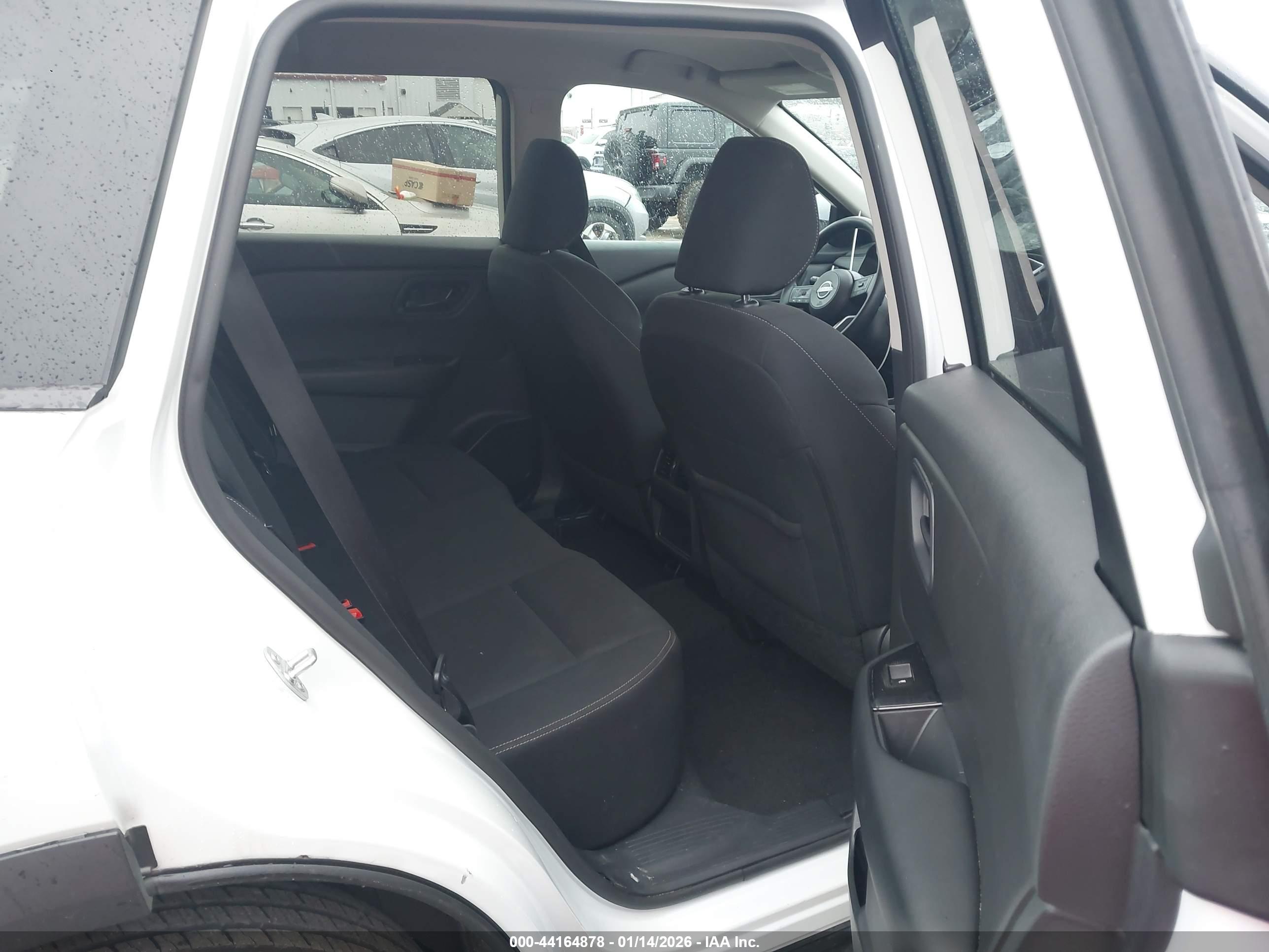 NISSAN ROGUE image 8