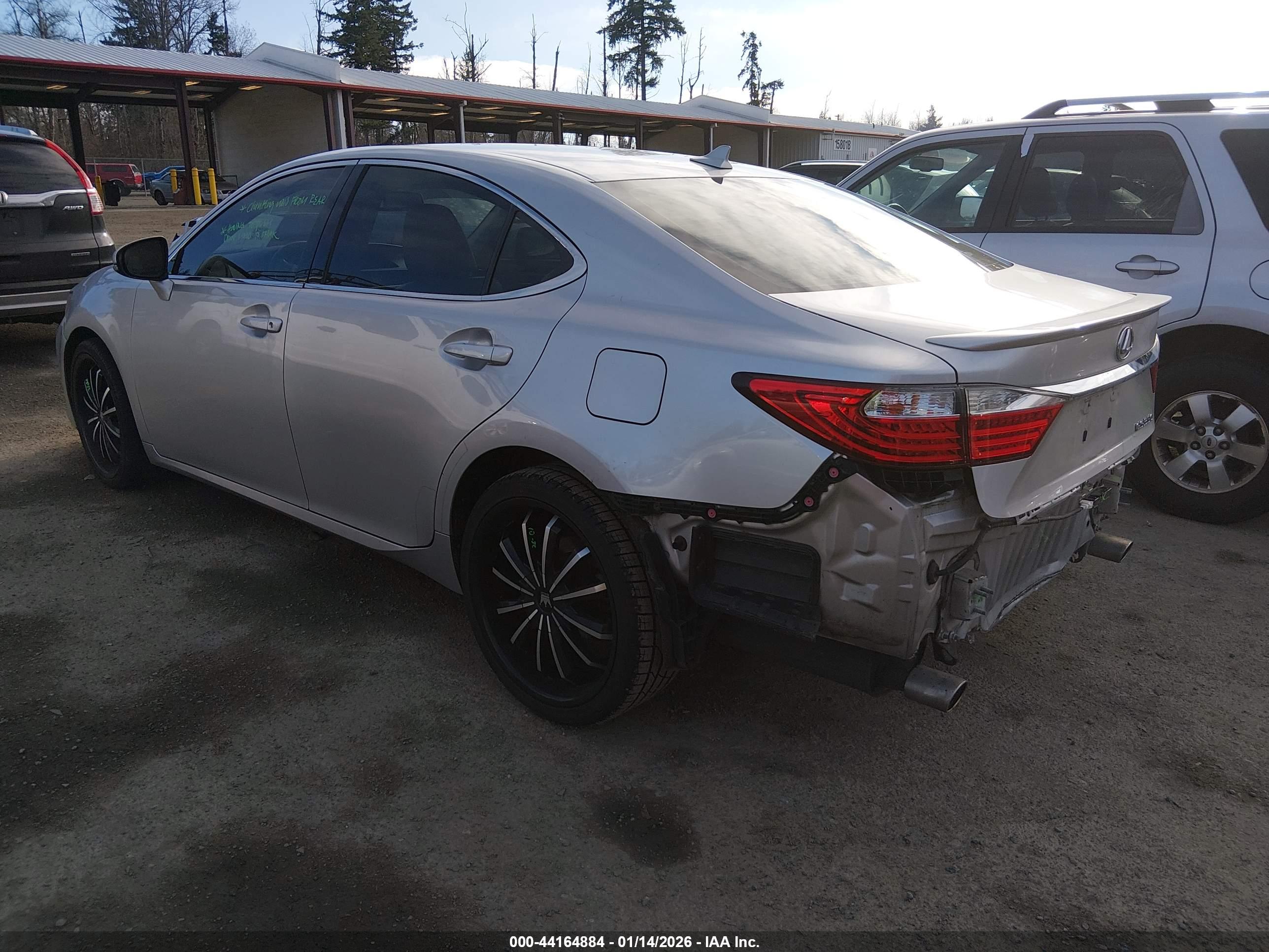LEXUS ES image 3
