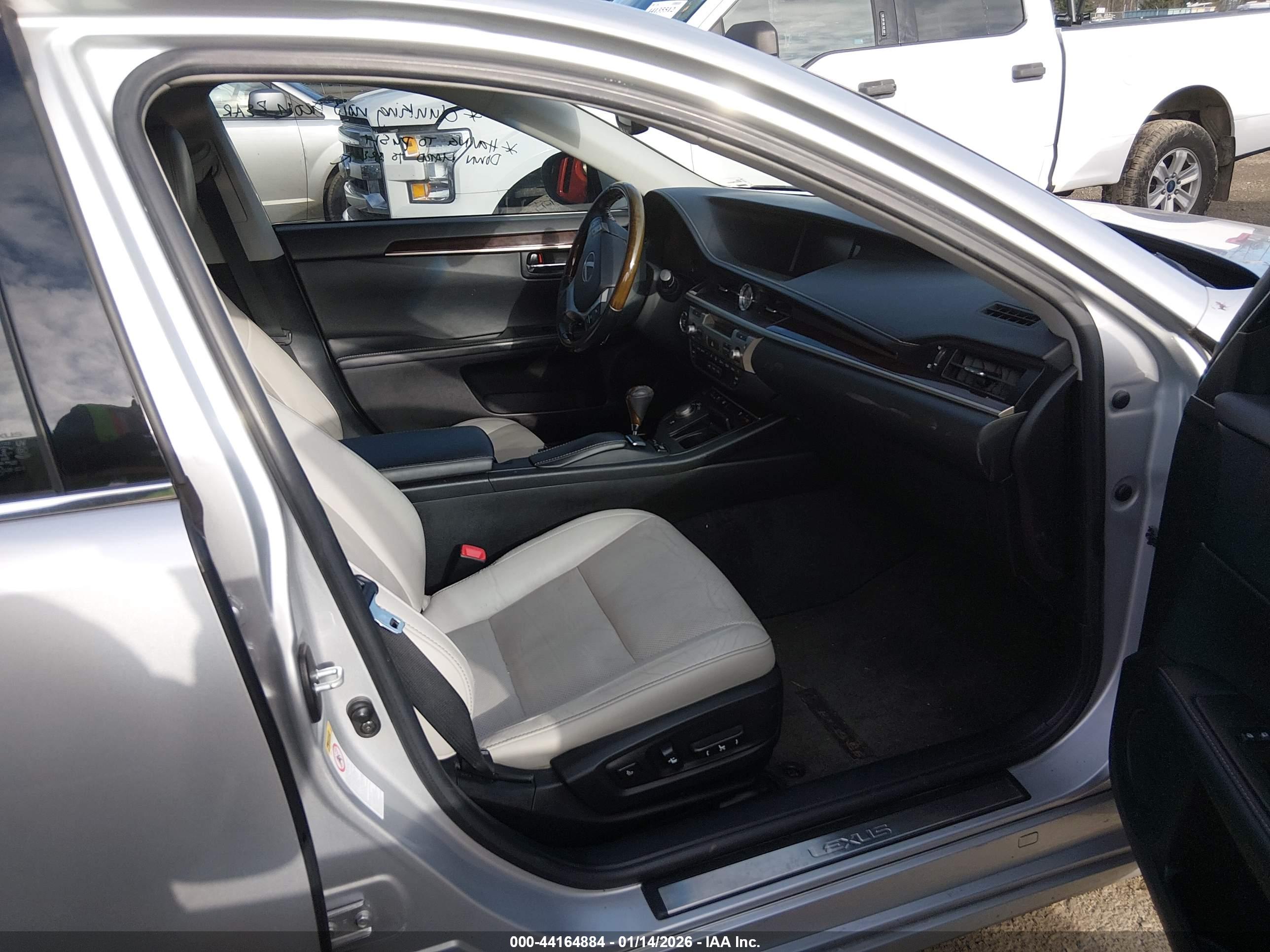 LEXUS ES image 5