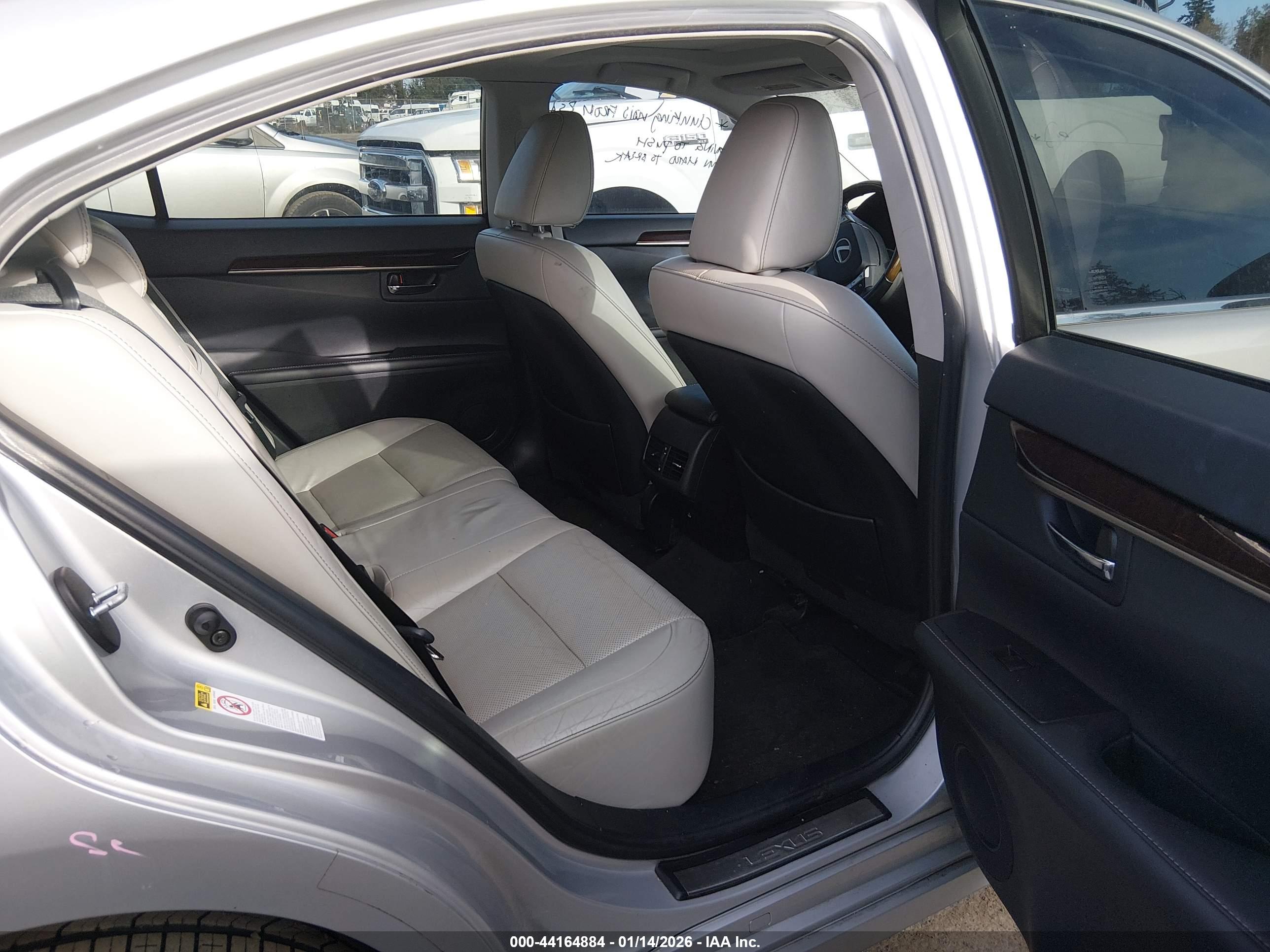 LEXUS ES image 8