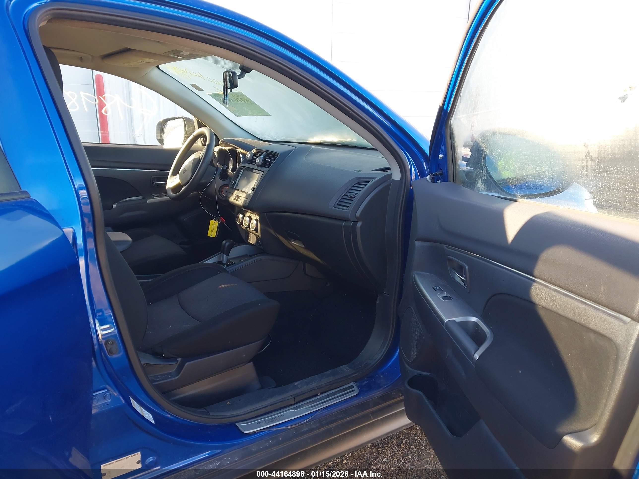 MITSUBISHI OUTLANDER image 5