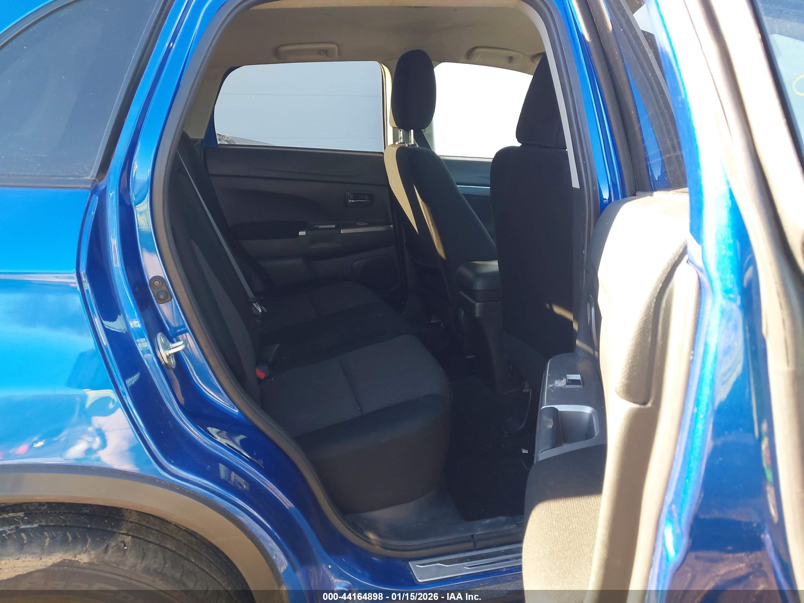 MITSUBISHI OUTLANDER image 8