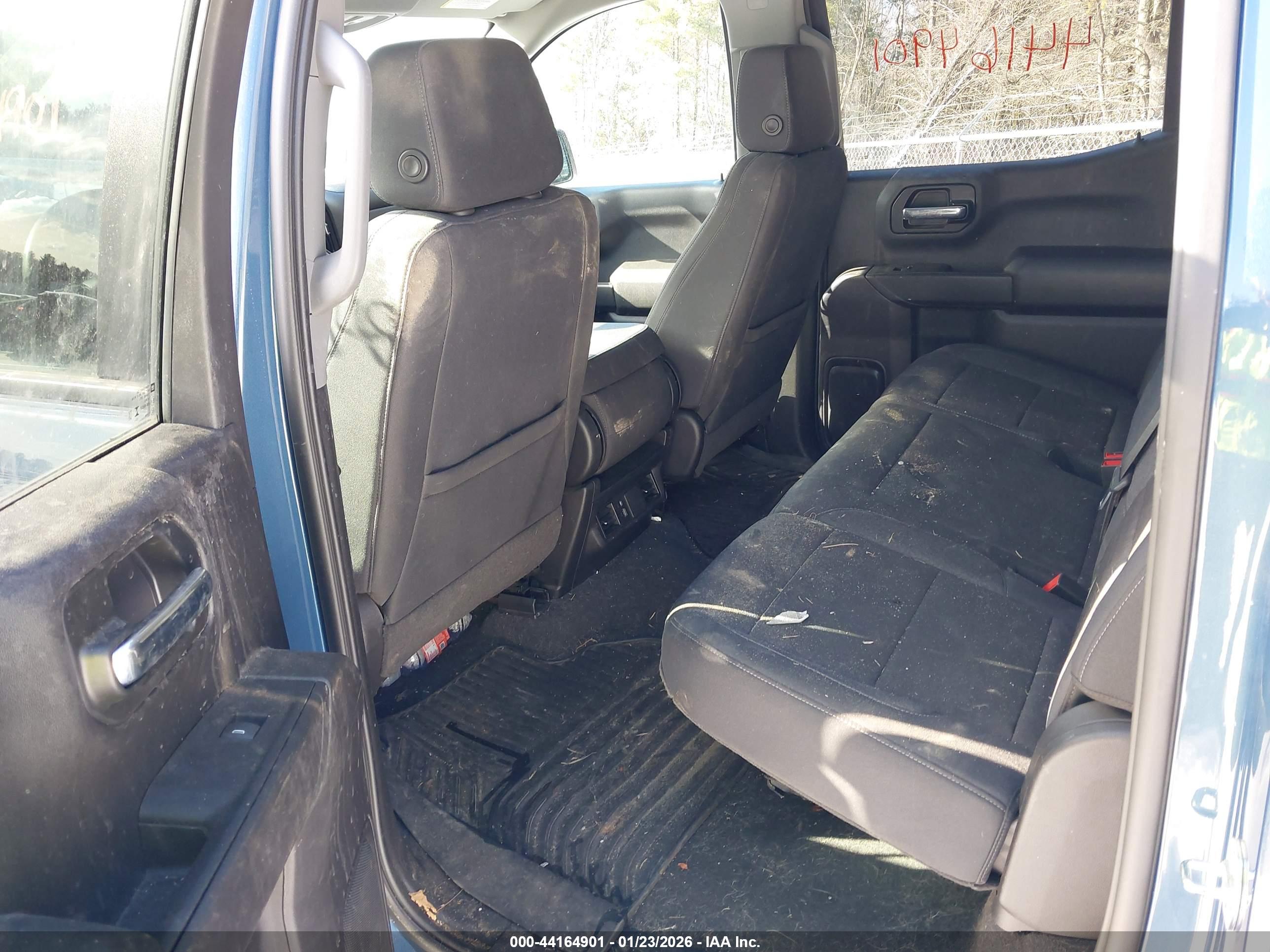 CHEVROLET SILVERADO image 8