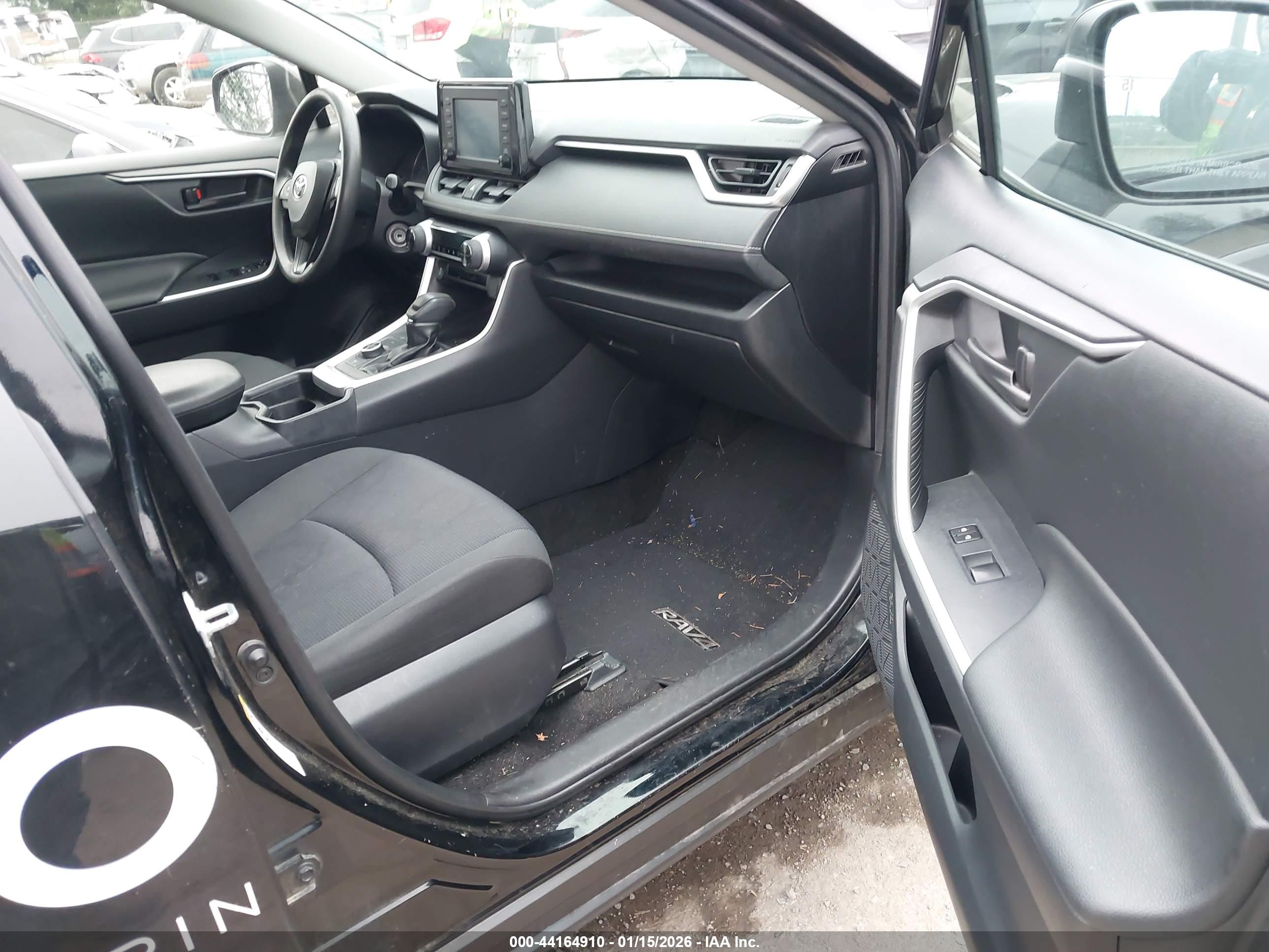 TOYOTA RAV4 image 5