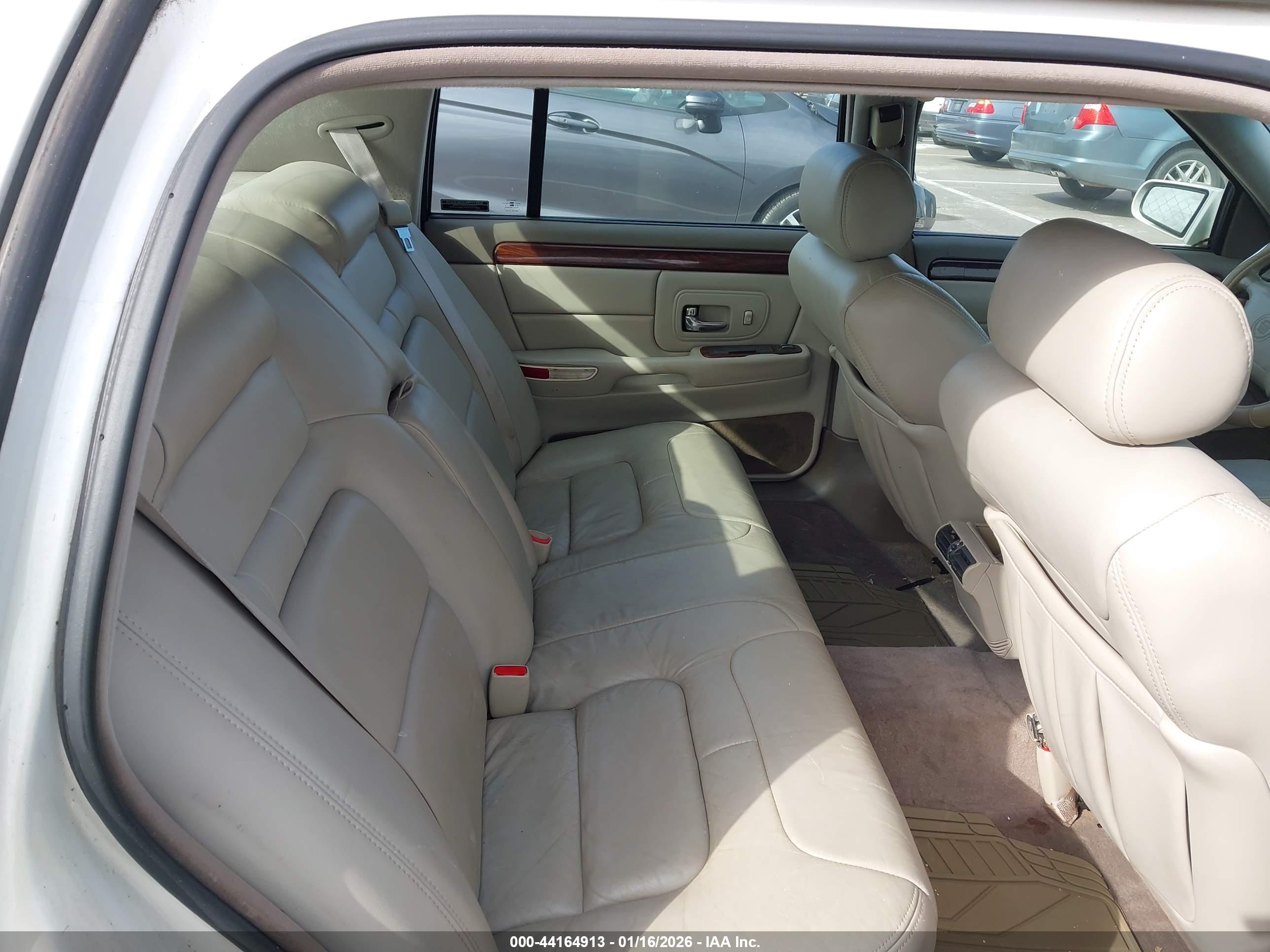 CADILLAC DEVILLE image 8