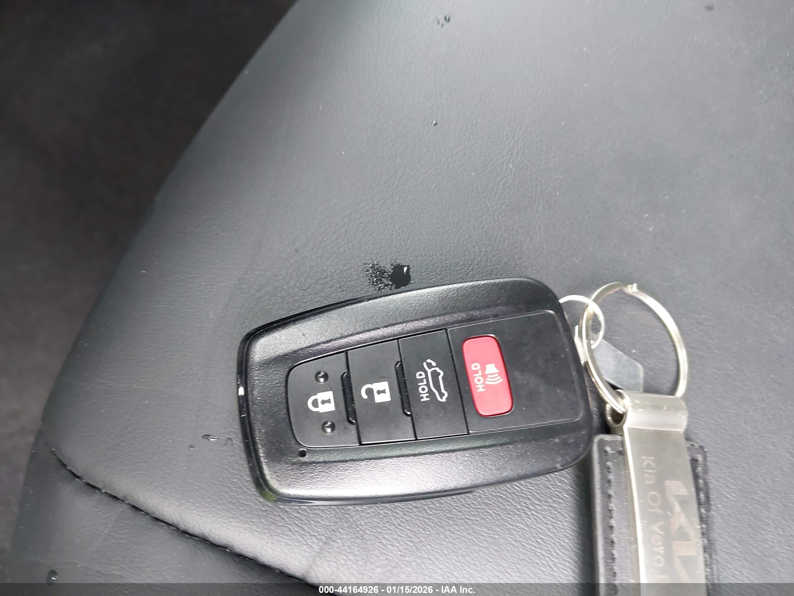 TOYOTA RAV4 image 11