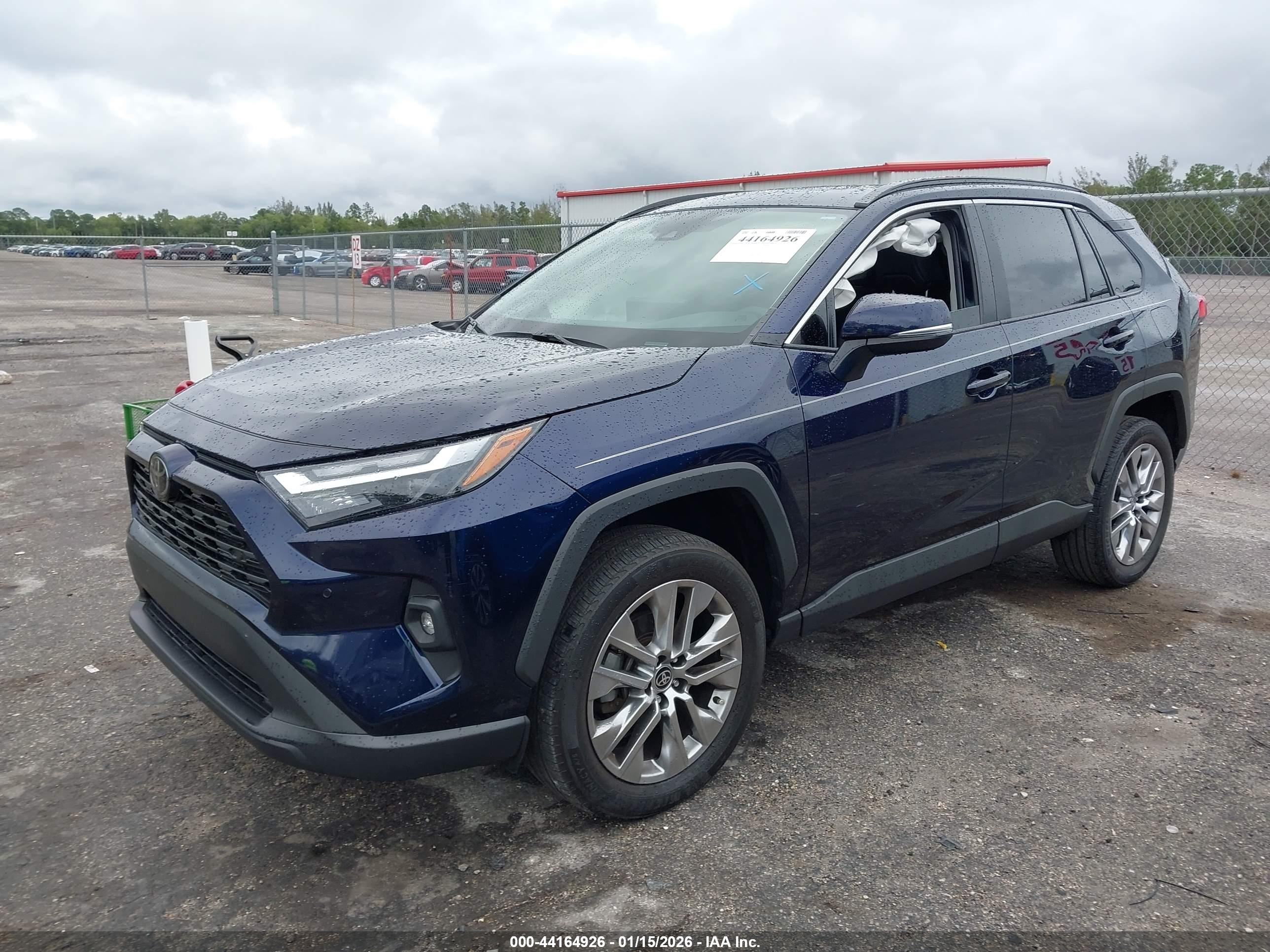 TOYOTA RAV4 image 2