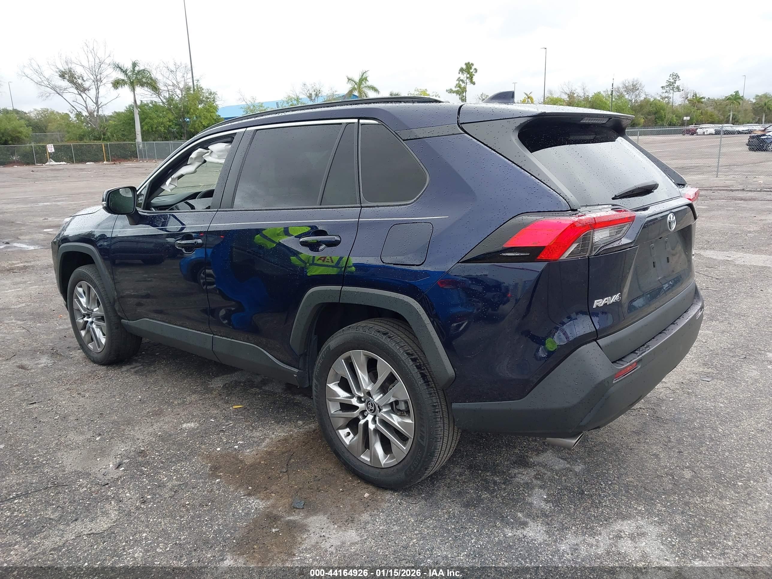 TOYOTA RAV4 image 3