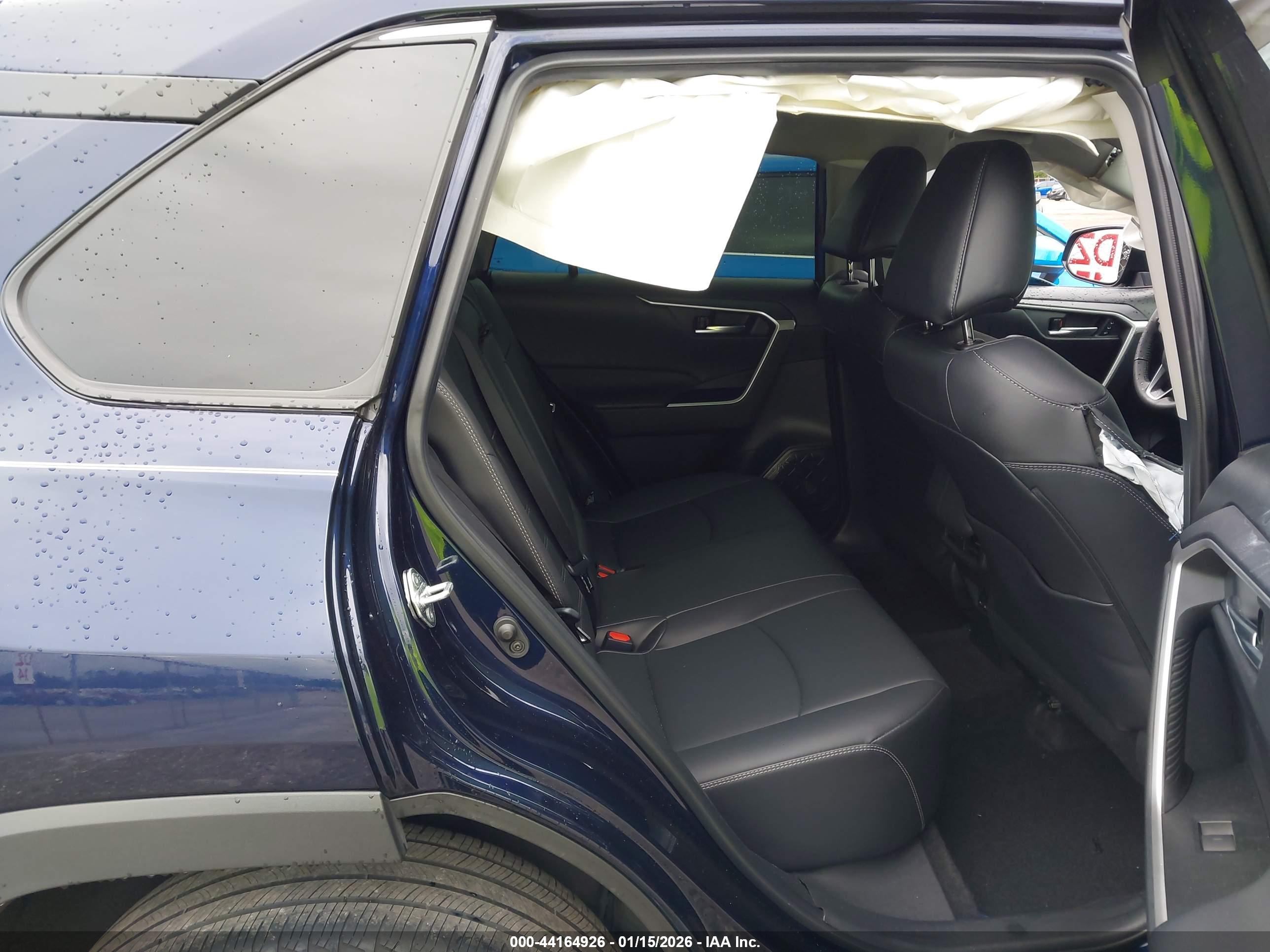 TOYOTA RAV4 image 8