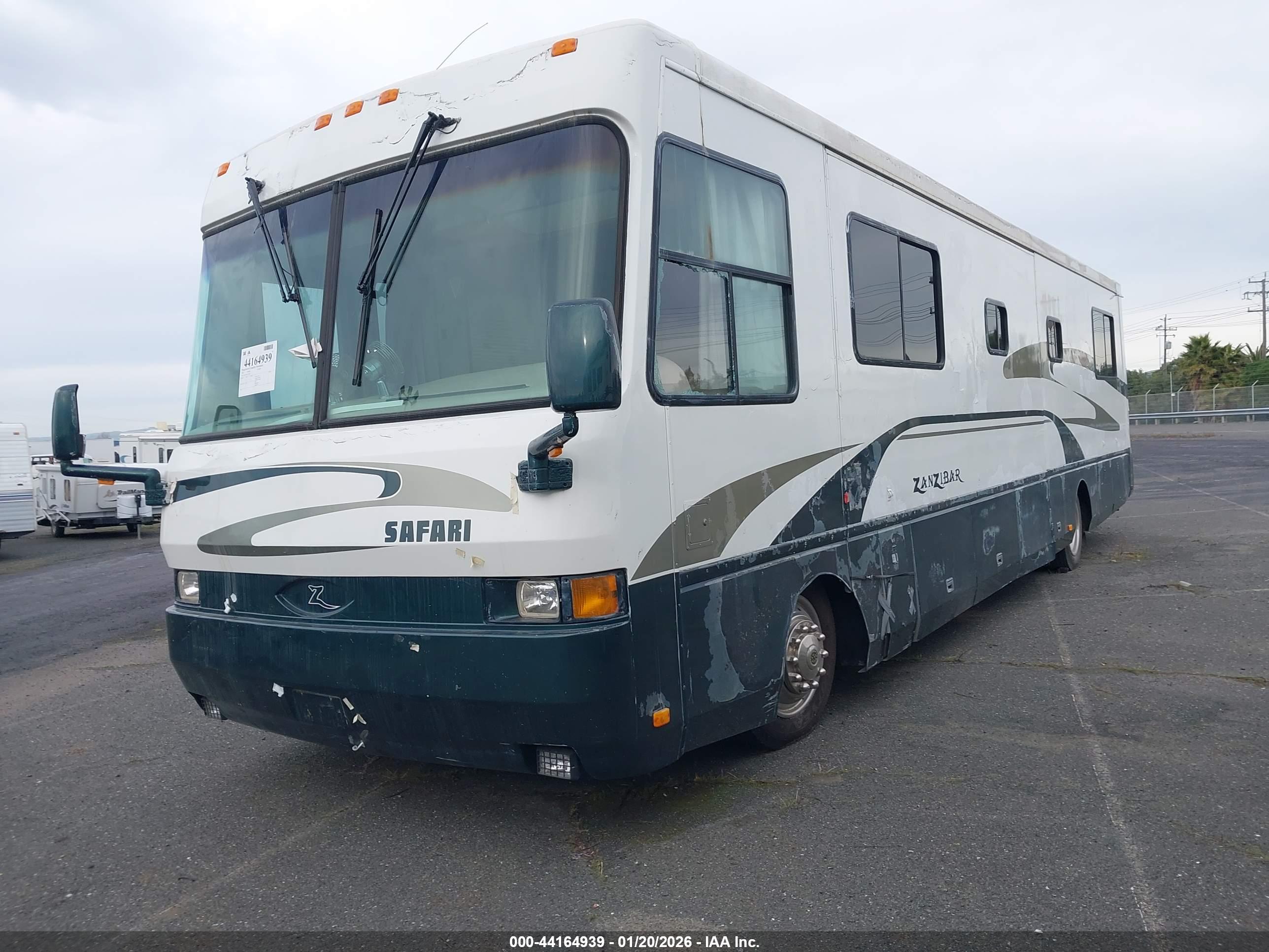 SAFARI MOTORHOME image 2