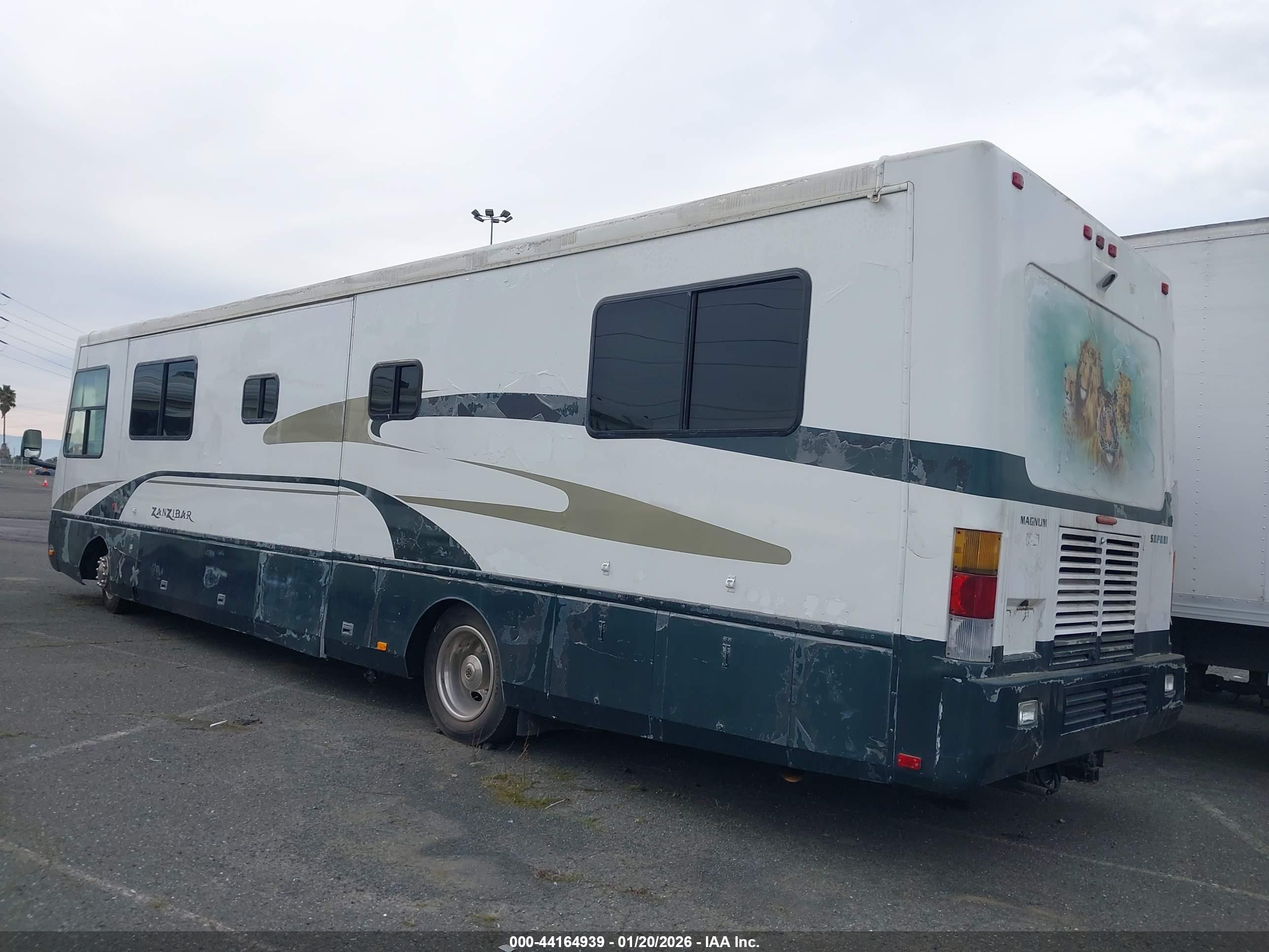 SAFARI MOTORHOME image 3