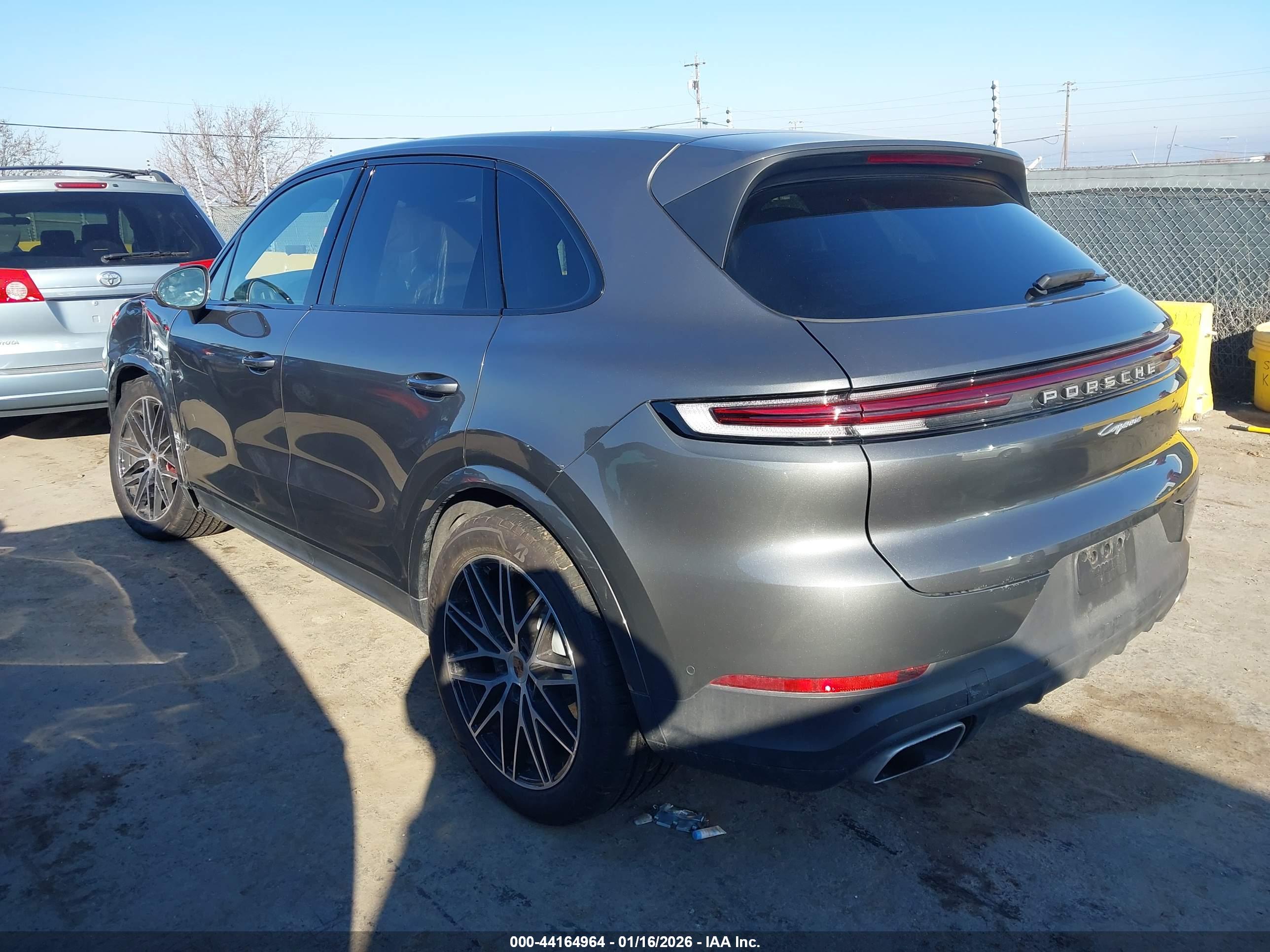 PORSCHE CAYENNE image 3