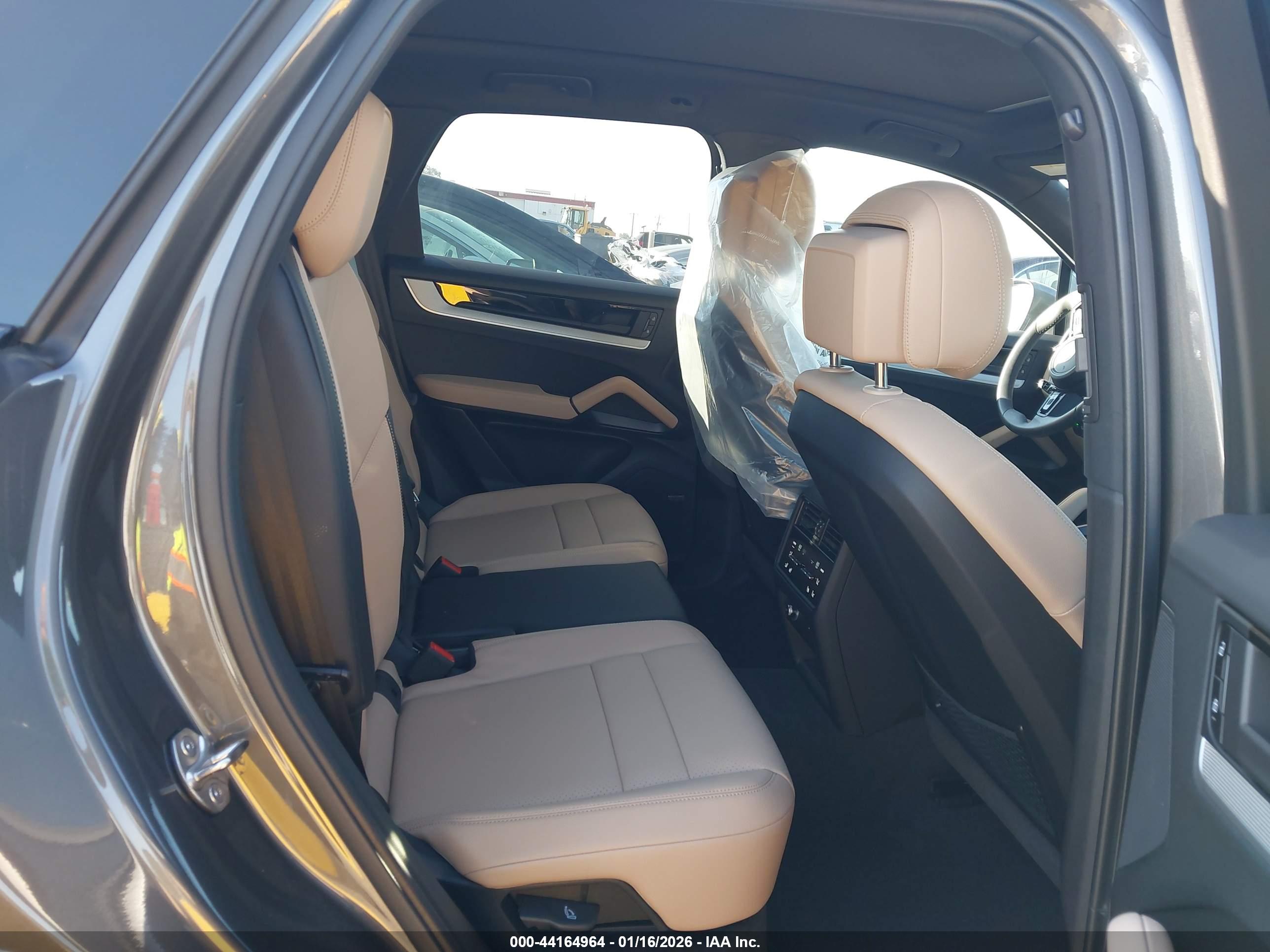 PORSCHE CAYENNE image 8