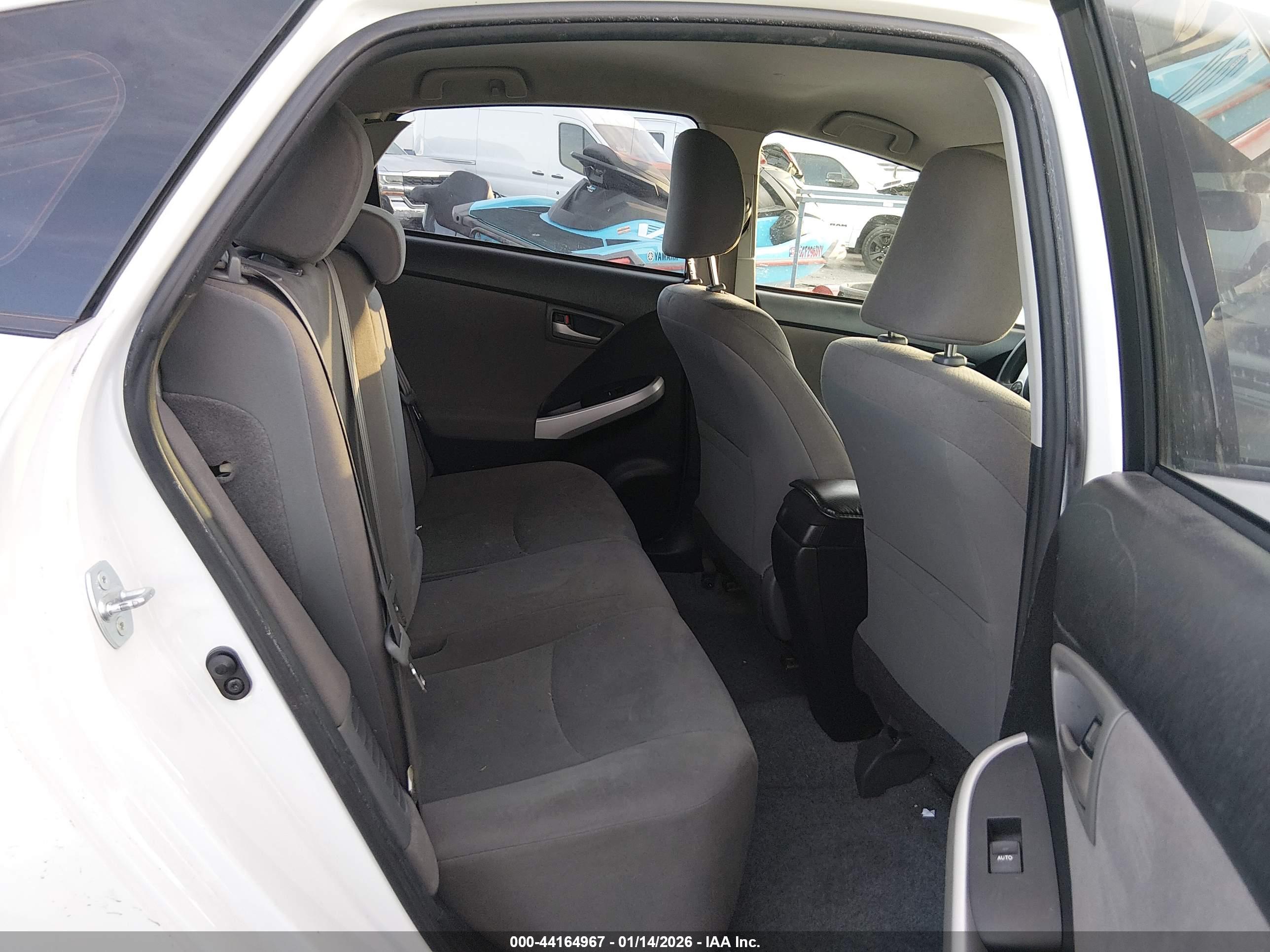 TOYOTA PRIUS image 8