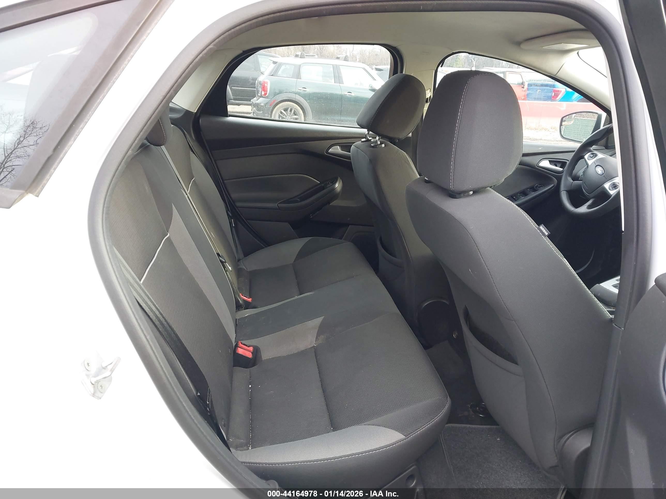 FORD FOCUS image 8