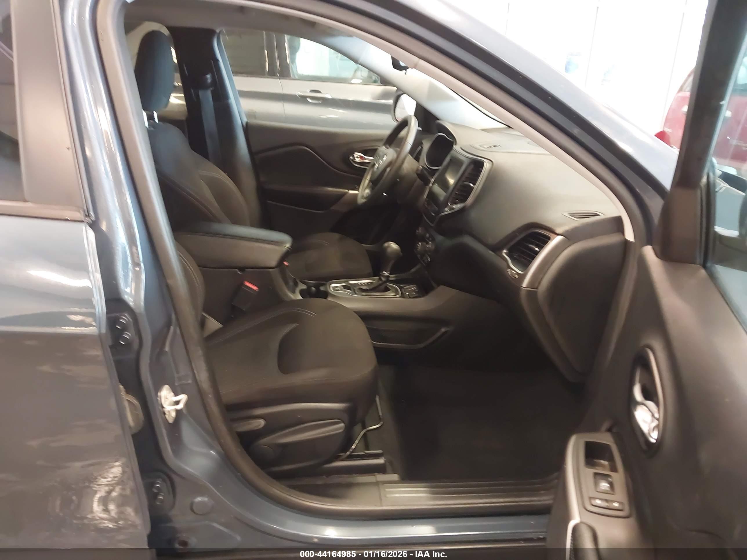 JEEP CHEROKEE image 5
