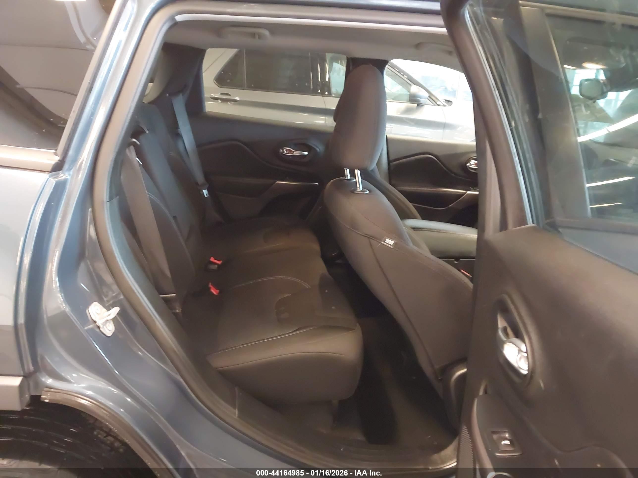 JEEP CHEROKEE image 8