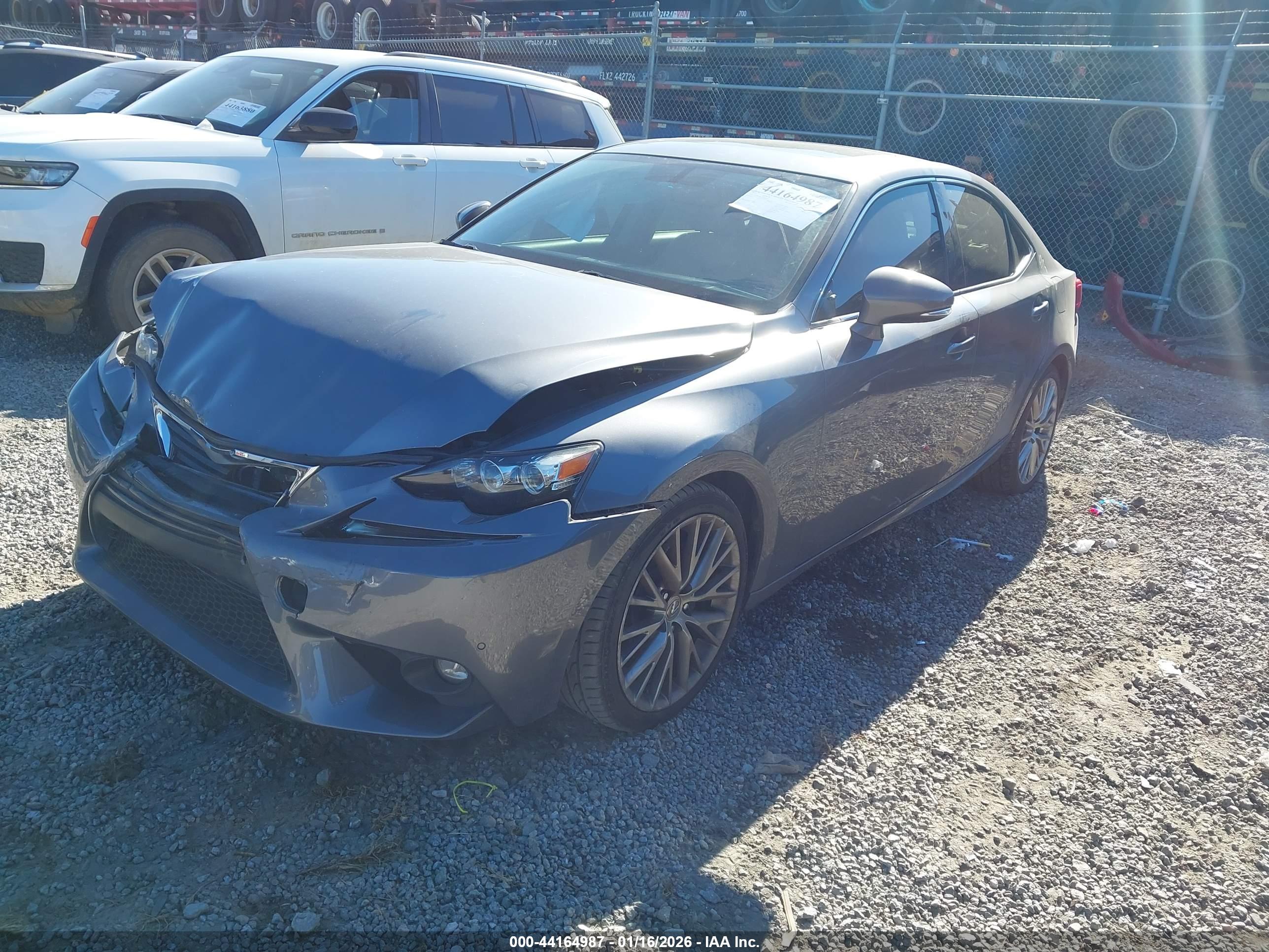 LEXUS IS image 2
