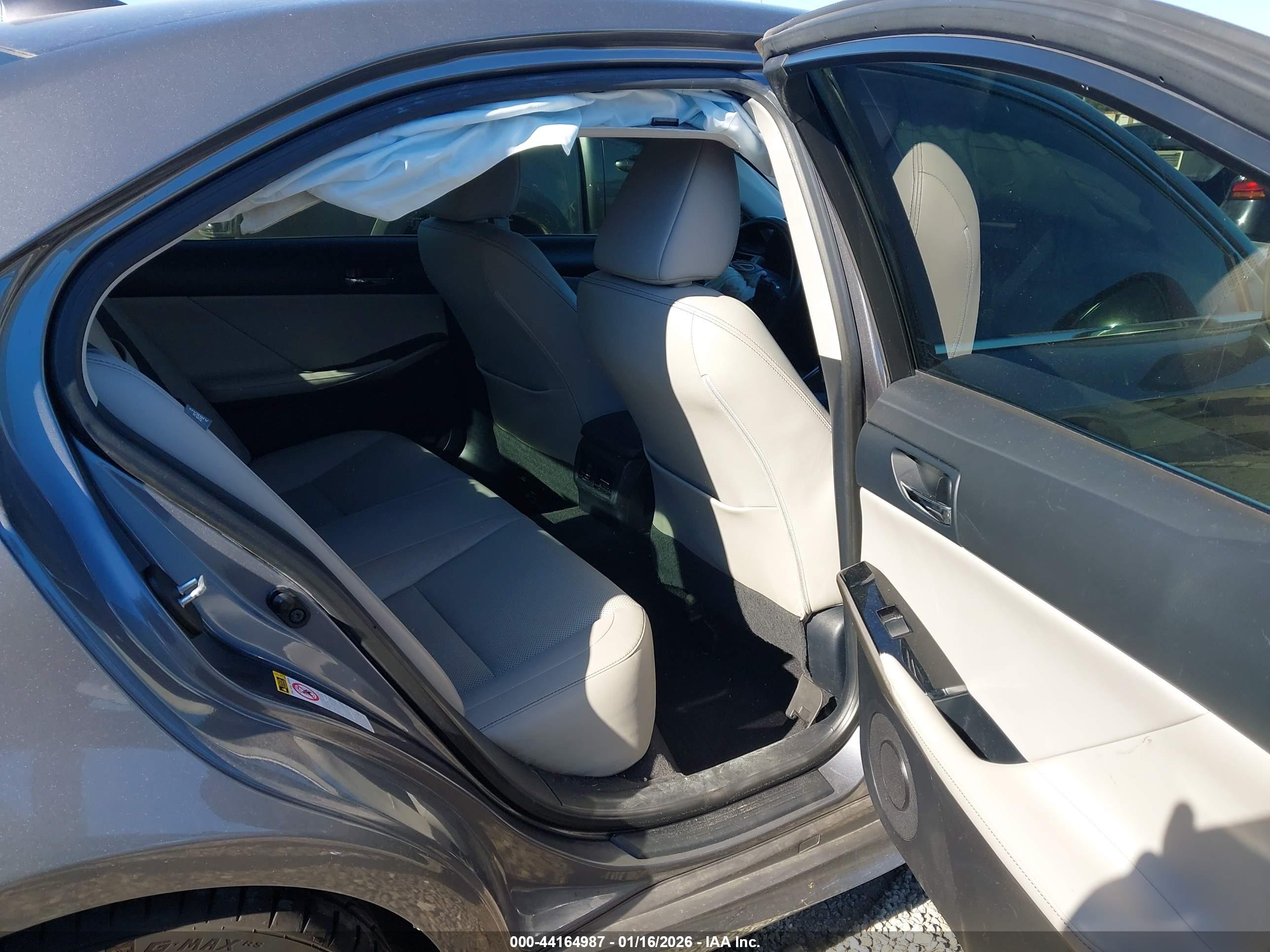 LEXUS IS image 8