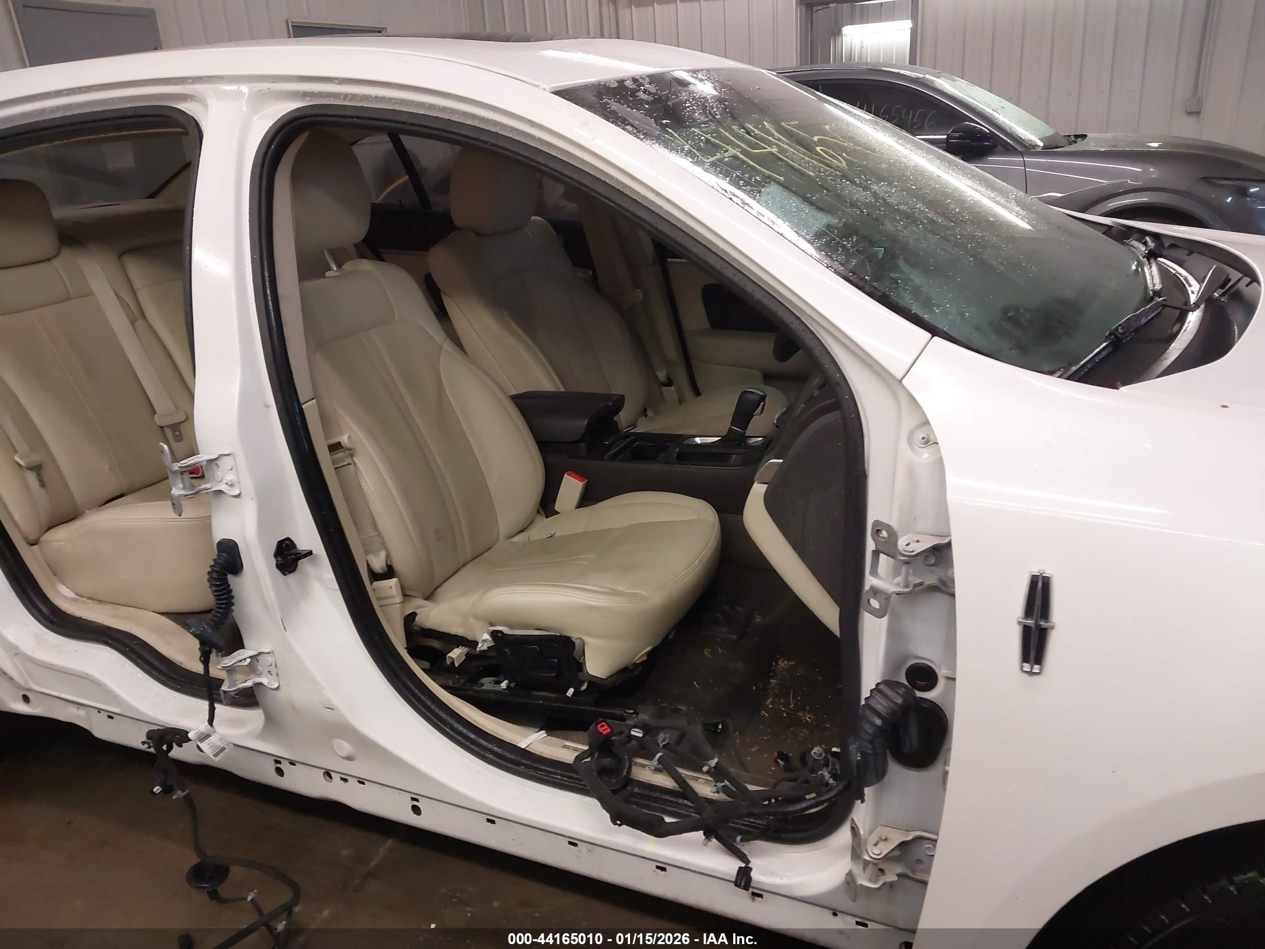 LINCOLN MKS image 5