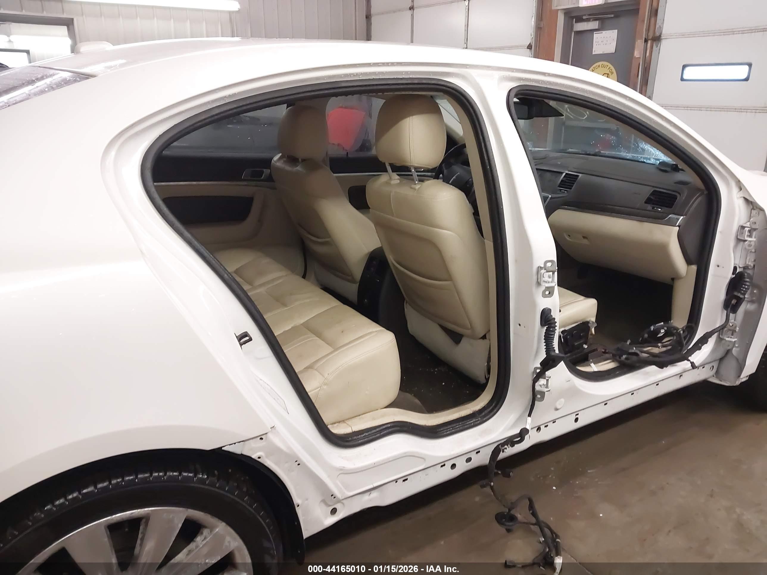 LINCOLN MKS image 8