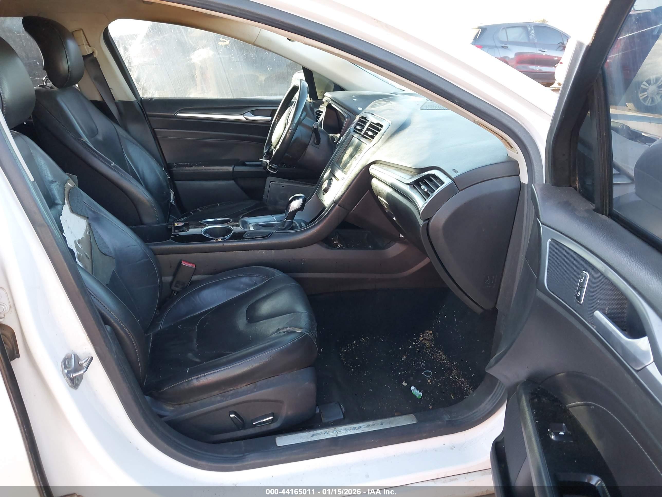 FORD FUSION image 5
