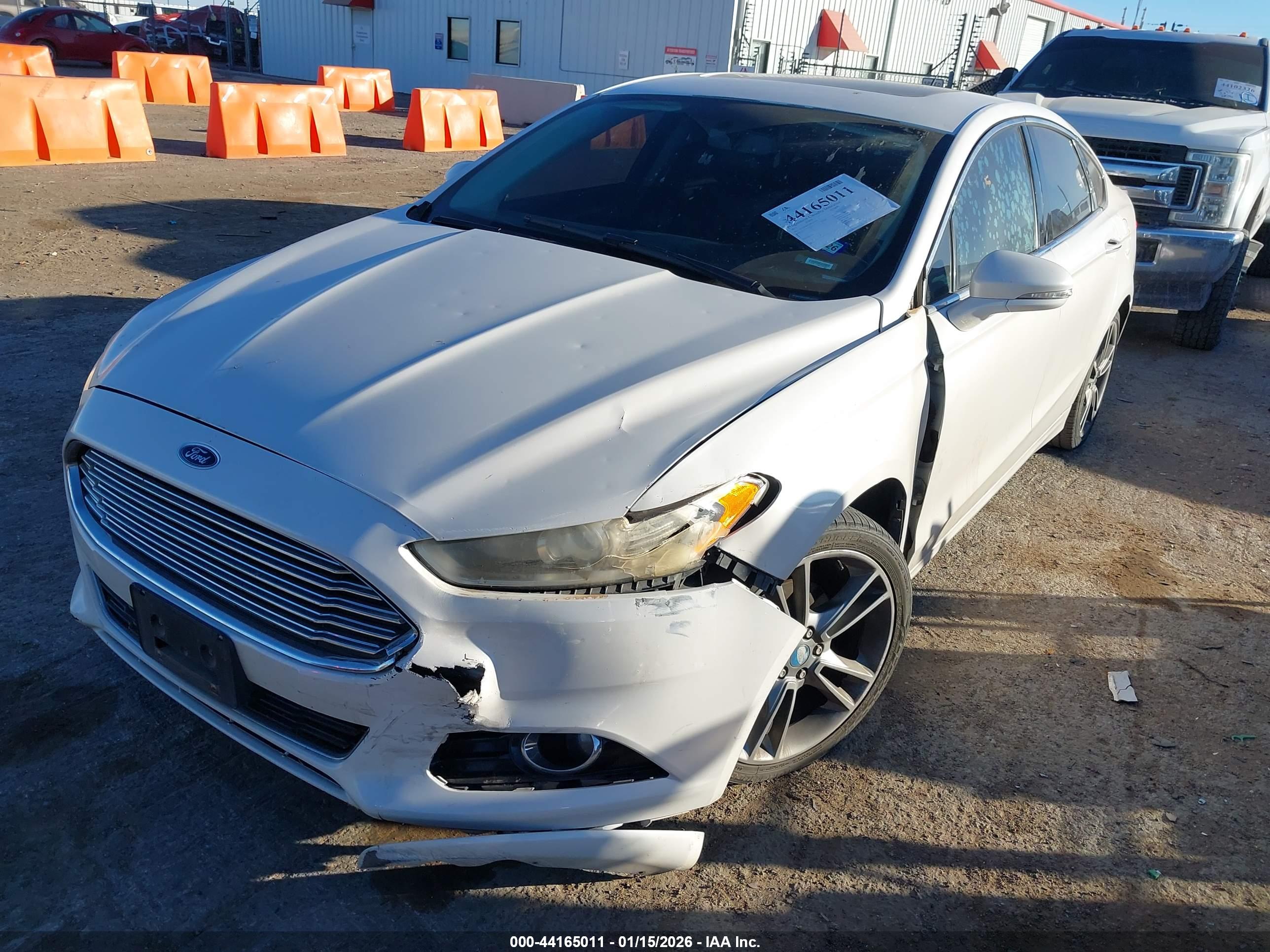 FORD FUSION image 6