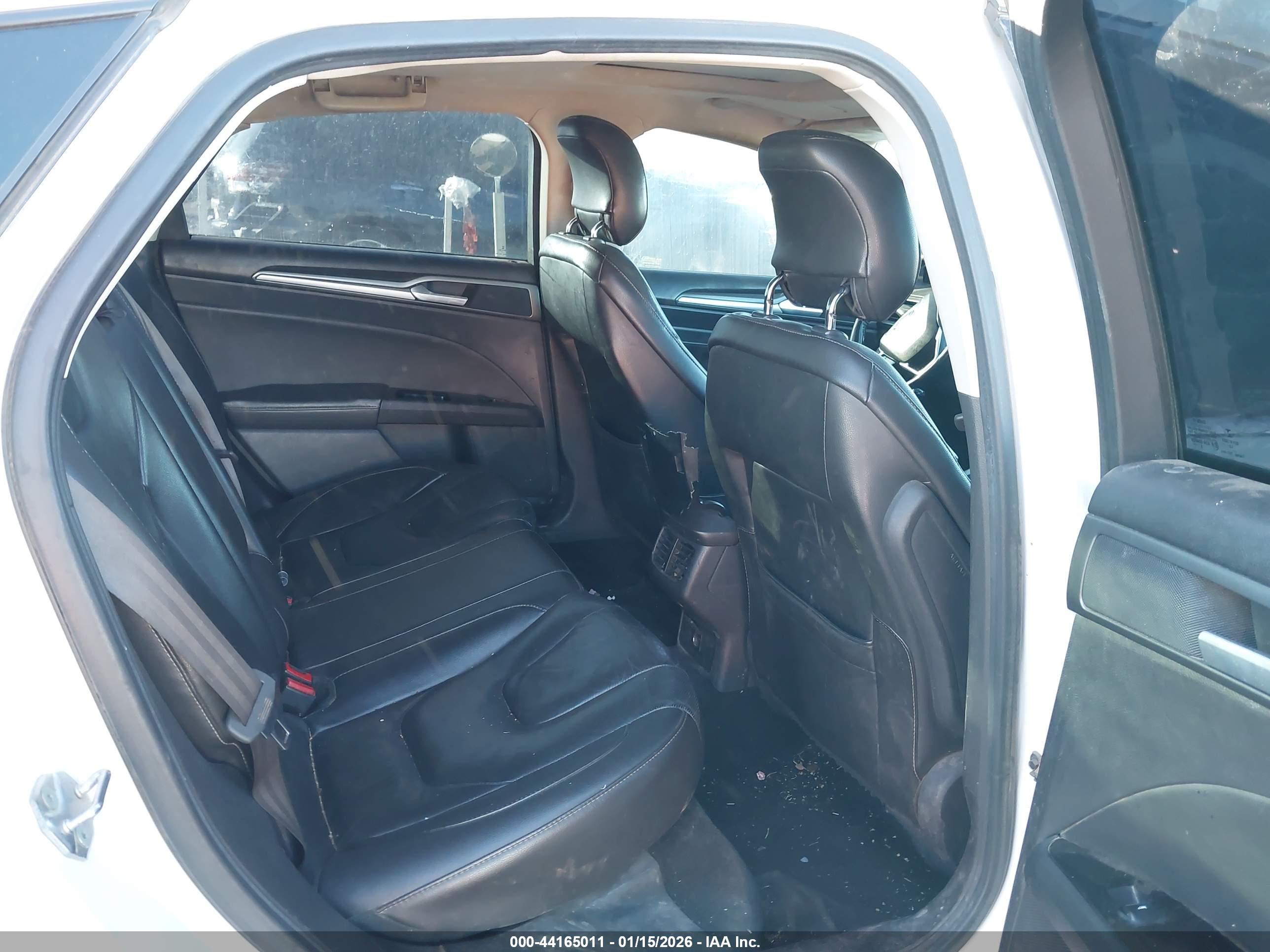 FORD FUSION image 8