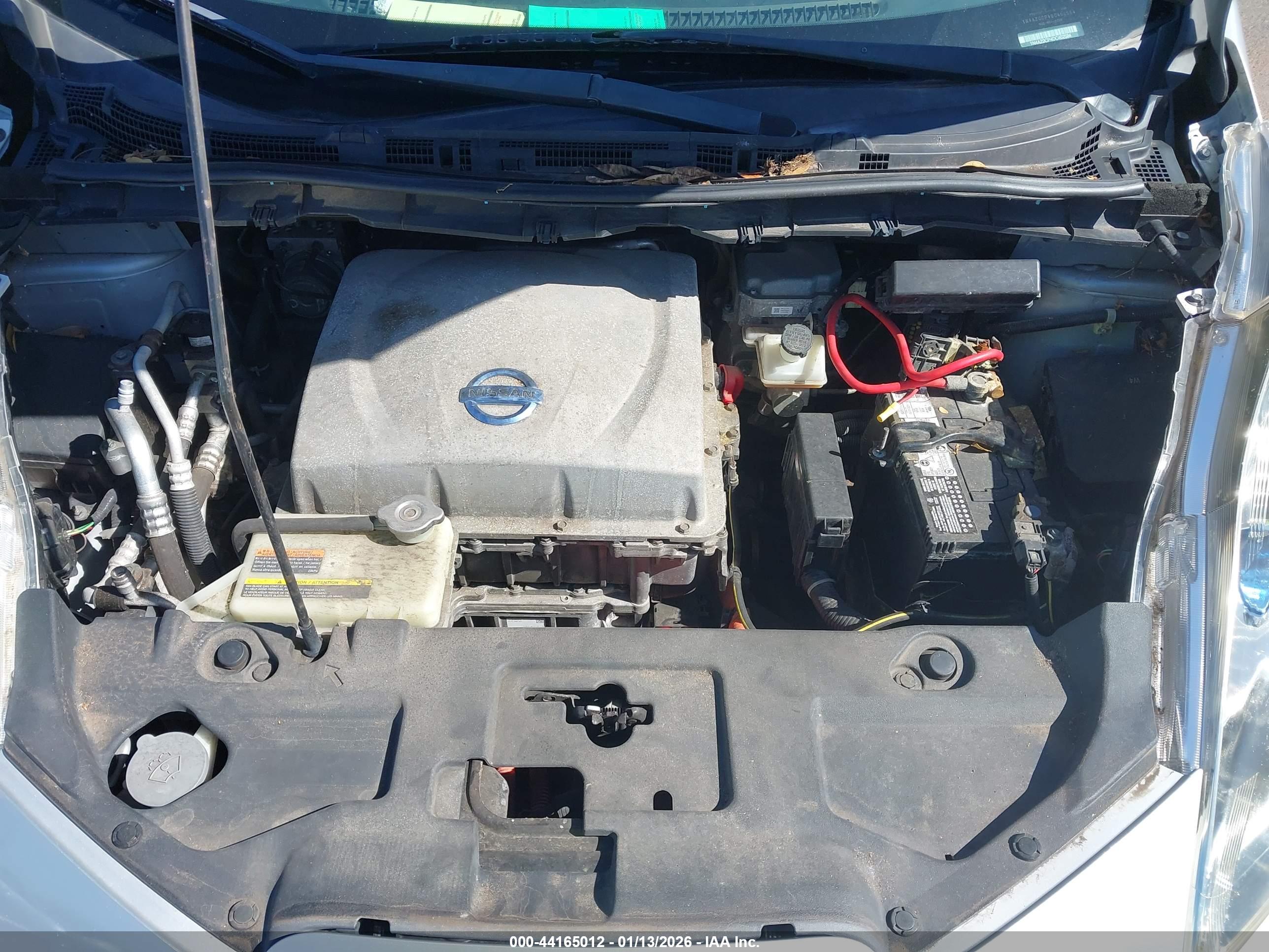 NISSAN LEAF image 10