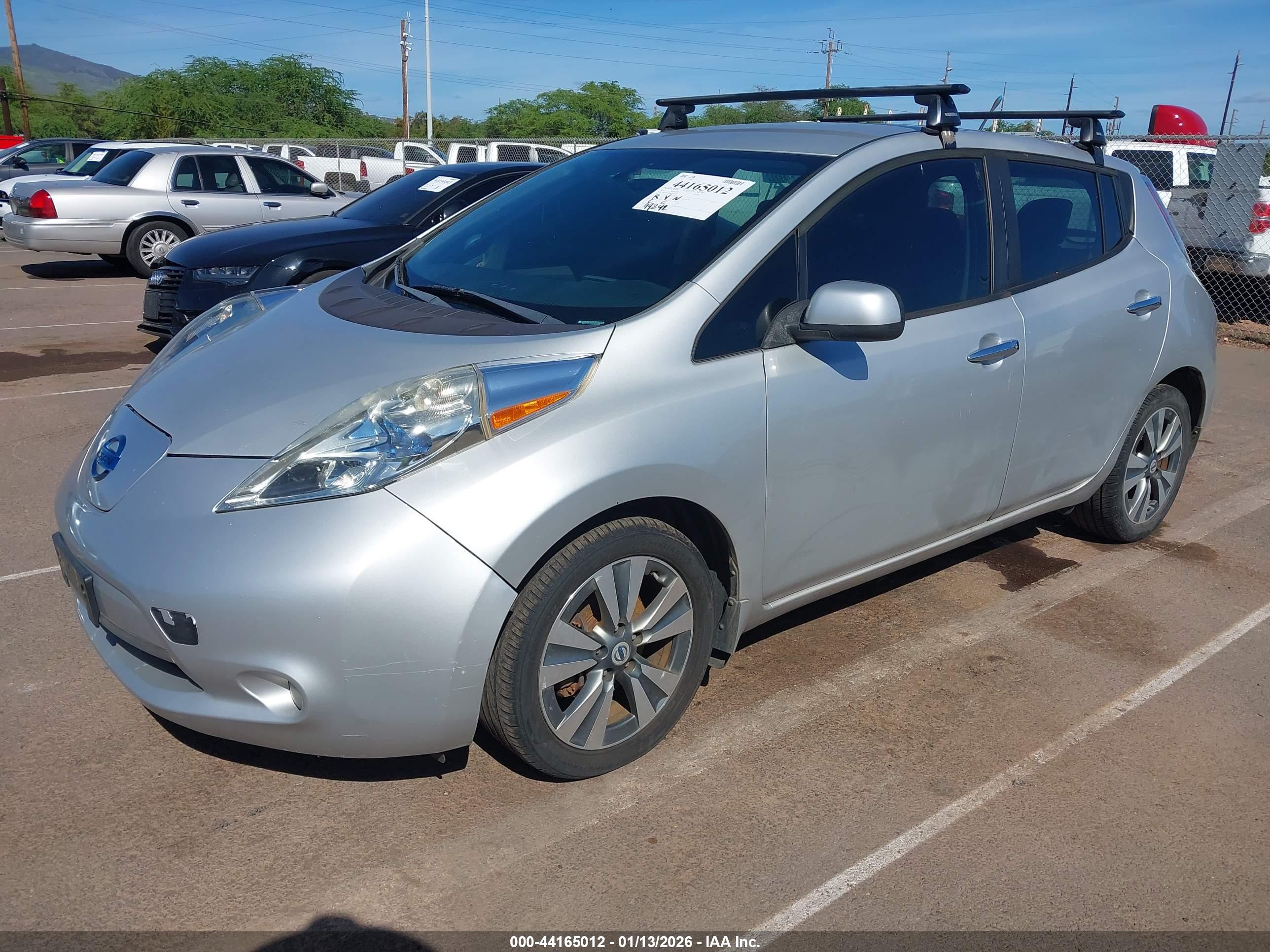 NISSAN LEAF image 2