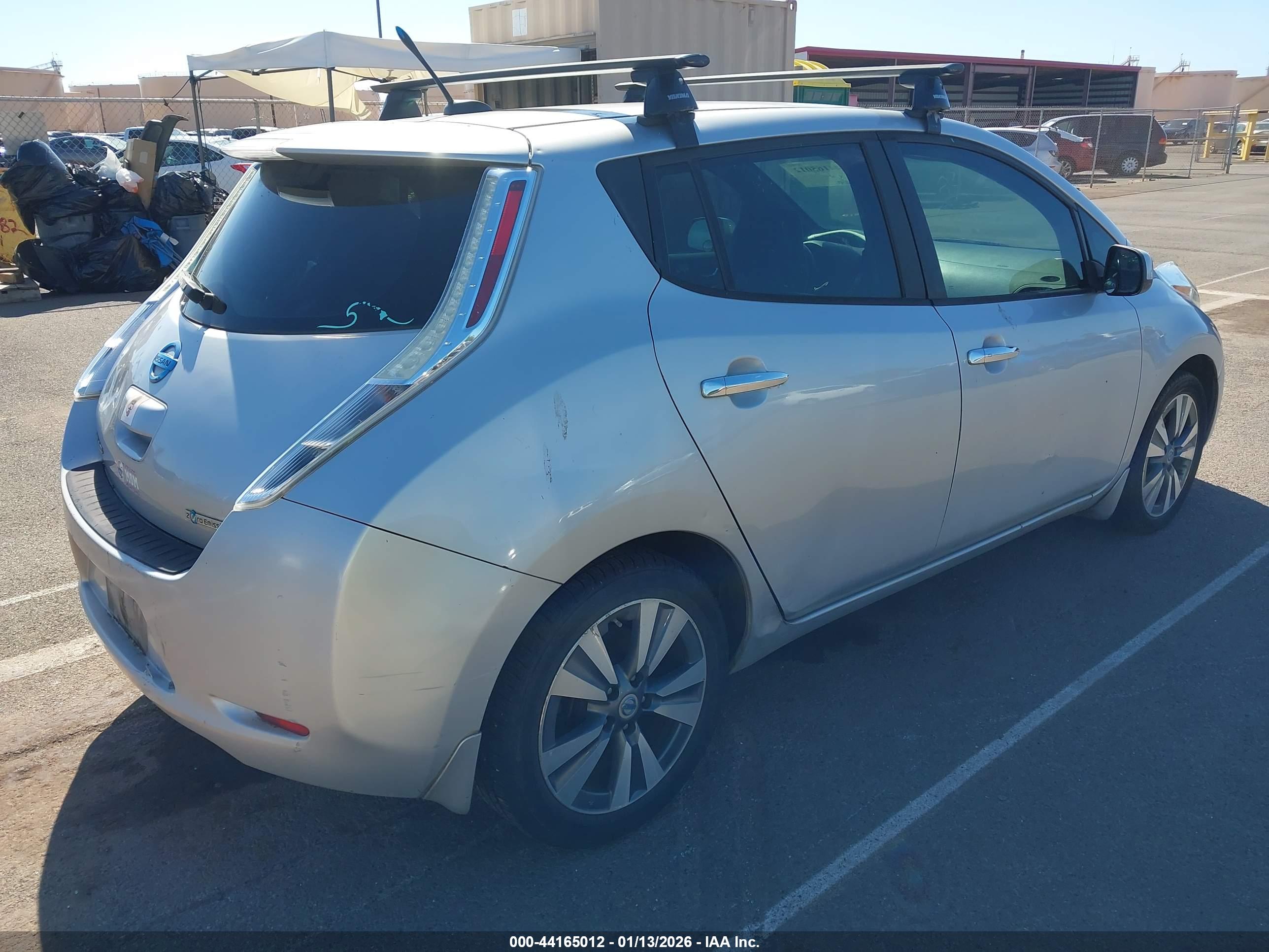 NISSAN LEAF image 4